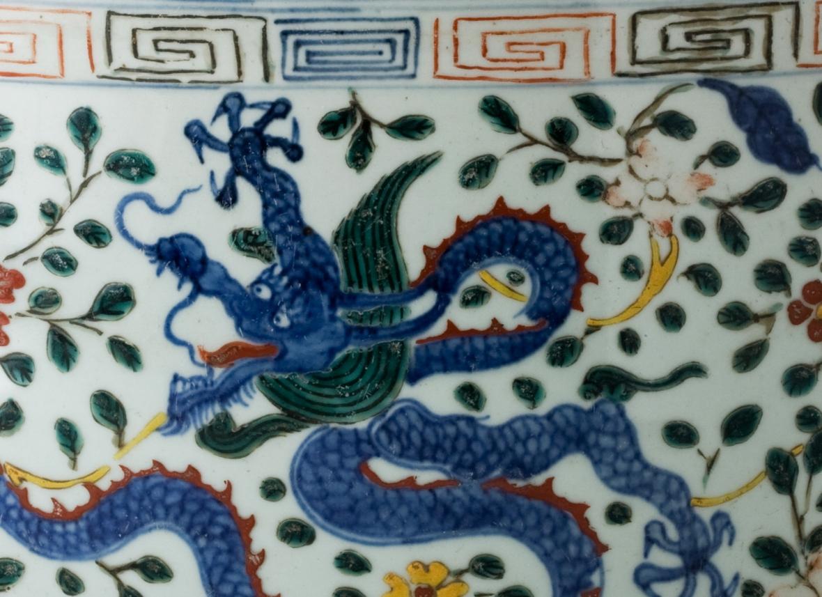 Ceramic A Rare Large Wucai Dragons and Phoenix Jar, Ming dynasty Longqing Emperor For Sale