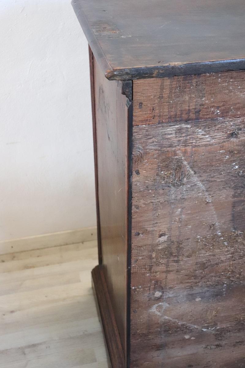 Rare Late 17th Century Italian Solid Walnut Louis XIV Antique Sideboard  For Sale 15