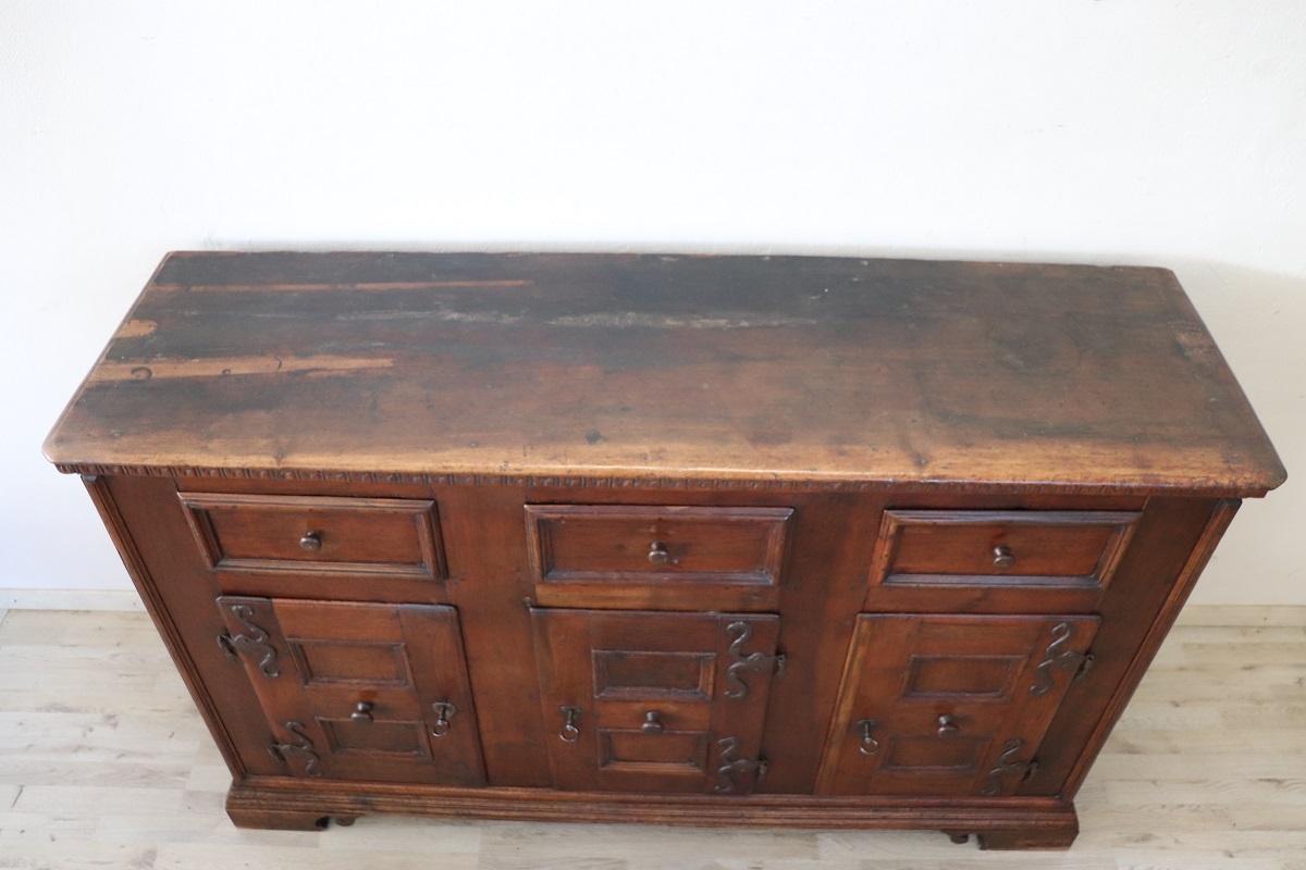 Rare Late 17th Century Italian Solid Walnut Louis XIV Antique Sideboard  For Sale 4