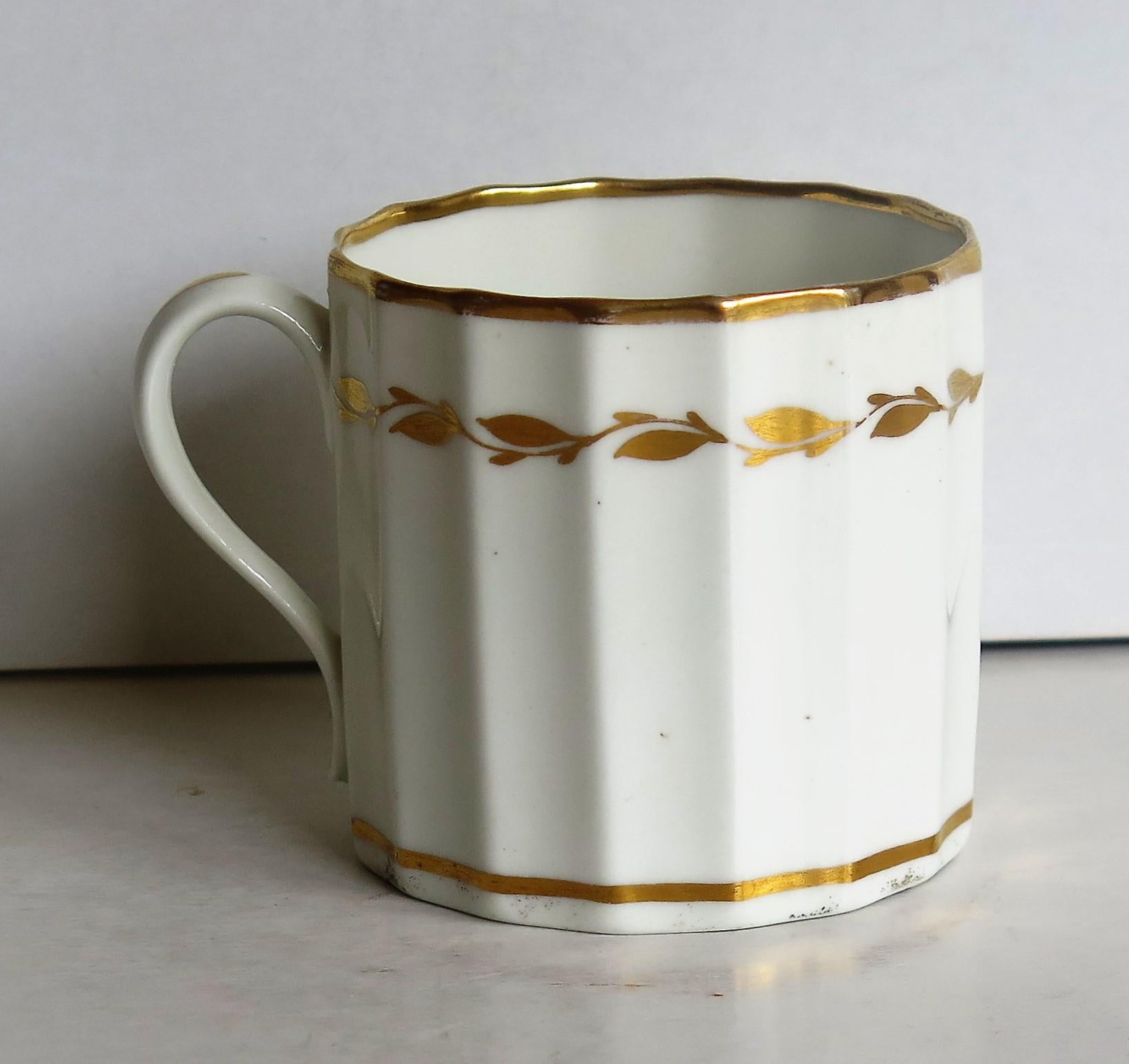 Rare Late 18th Century Derby Coffee Can Fluted Porcelain Gilded Pattern 530 In Good Condition In Lincoln, Lincolnshire
