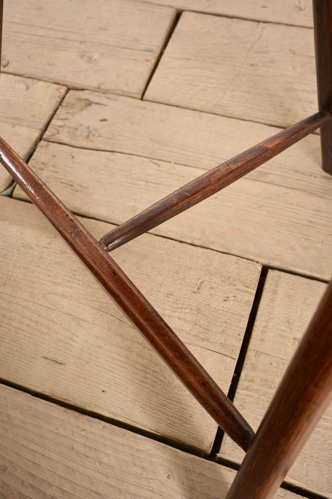 Rara mesa de cricket de olmo de finales del siglo XVIII principios del XIX en venta 6