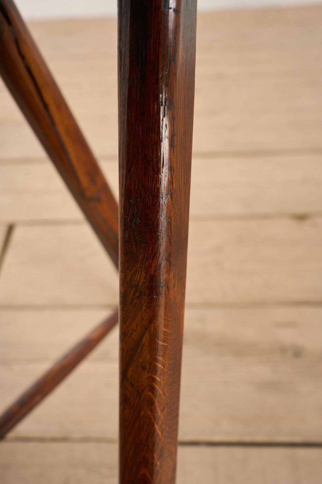 Rara mesa de cricket de olmo de finales del siglo XVIII principios del XIX en venta 7