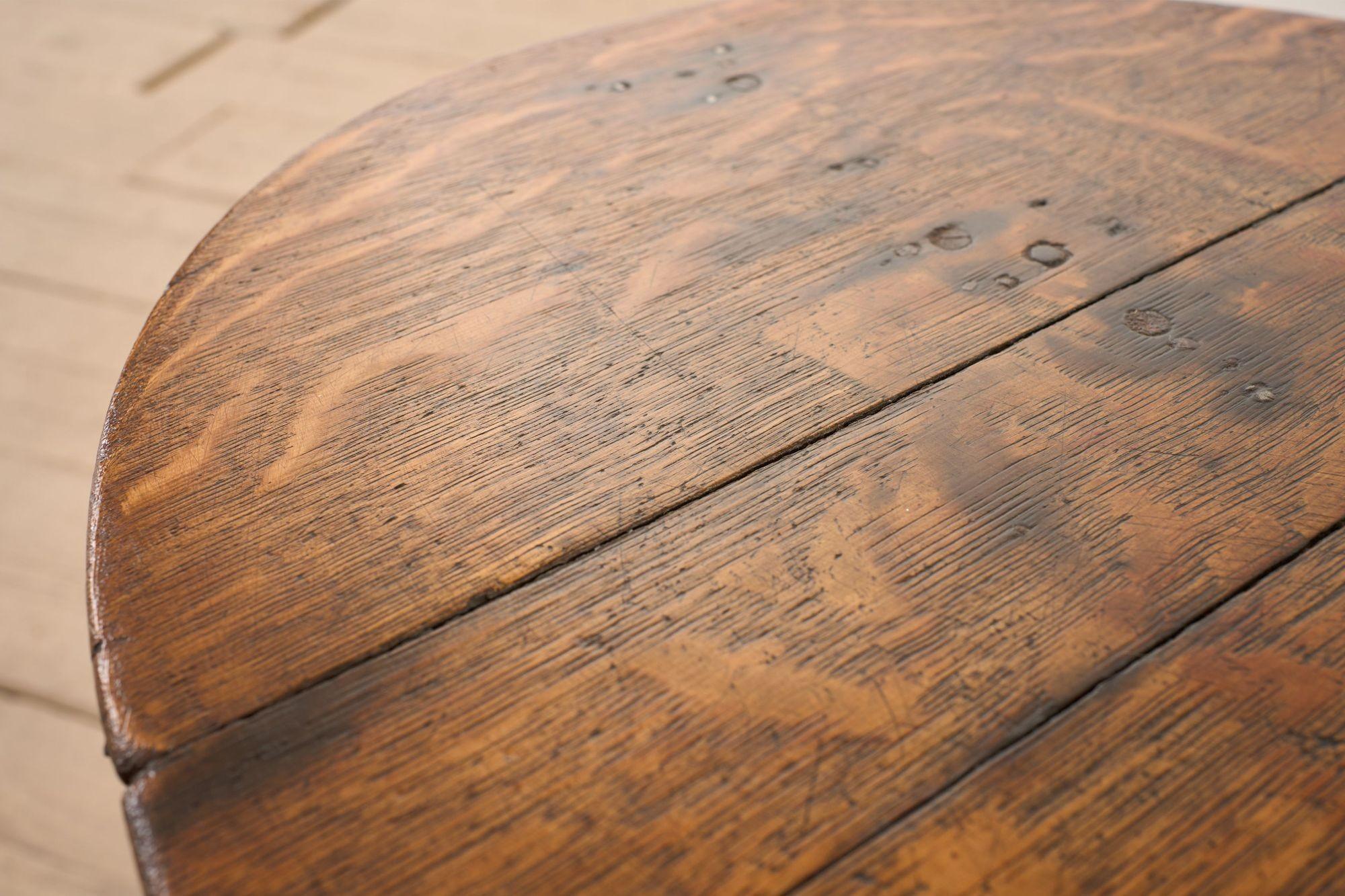 Rara mesa de cricket de olmo de finales del siglo XVIII principios del XIX en venta 9