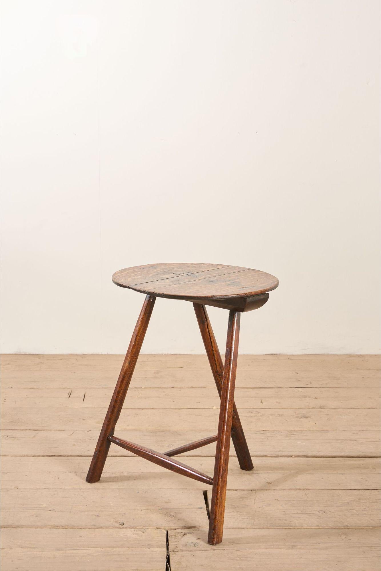 Rara mesa de cricket de olmo de finales del siglo XVIII principios del XIX en Excelente estado para la venta en Malton, GB