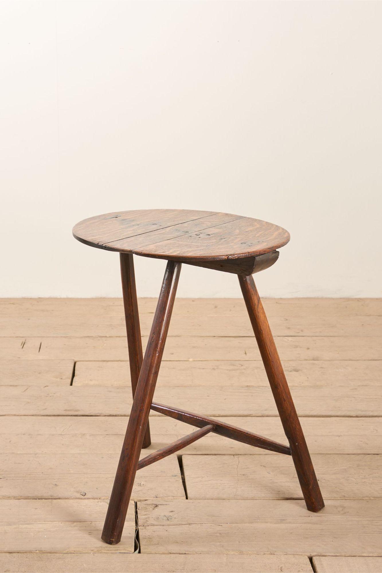 Rara mesa de cricket de olmo de finales del siglo XVIII principios del XIX en venta 1