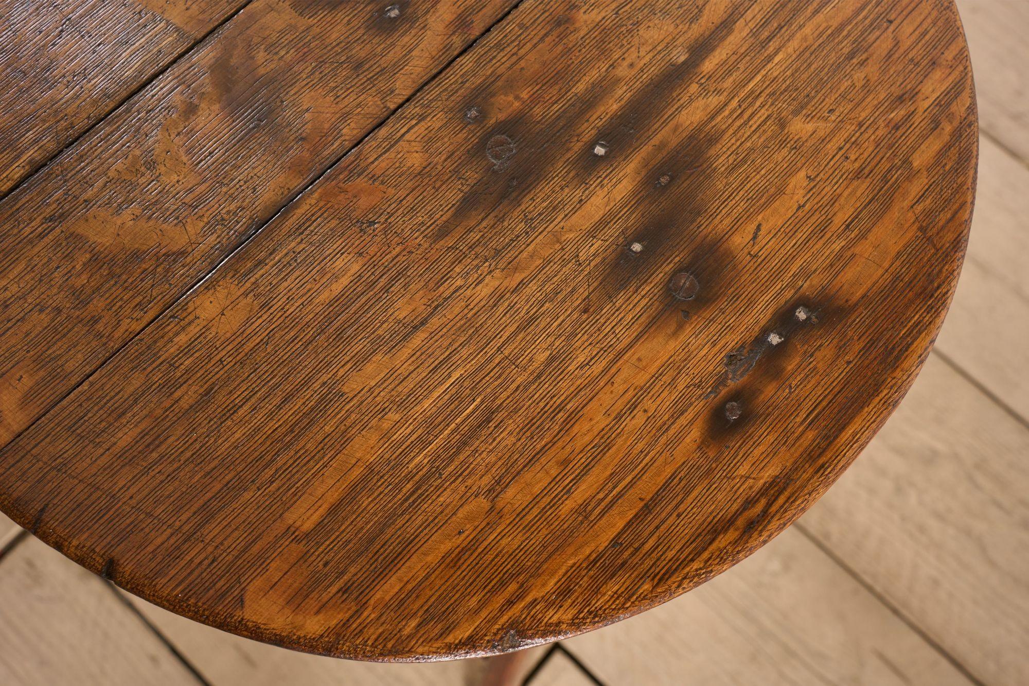 Rara mesa de cricket de olmo de finales del siglo XVIII principios del XIX en venta 4