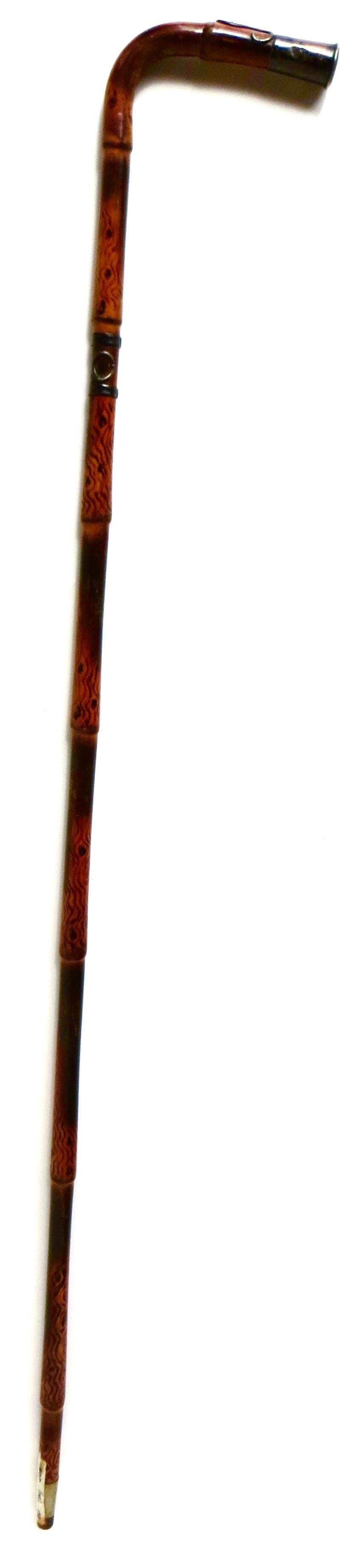 Artesanía de gran calidad para este bastón de bambú de madera dura de primera calidad, muy trabajado, procedente de la fabulosa colección del príncipe Moritz (1926-2013), conocido por su extensa colección de arte y antigüedades en nombre de la