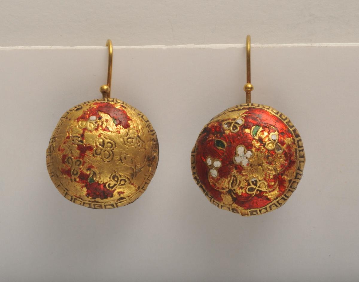 Rare Late 19th Century Enamel and 2 Karat Gold Earrings In Good Condition In Nantucket, MA