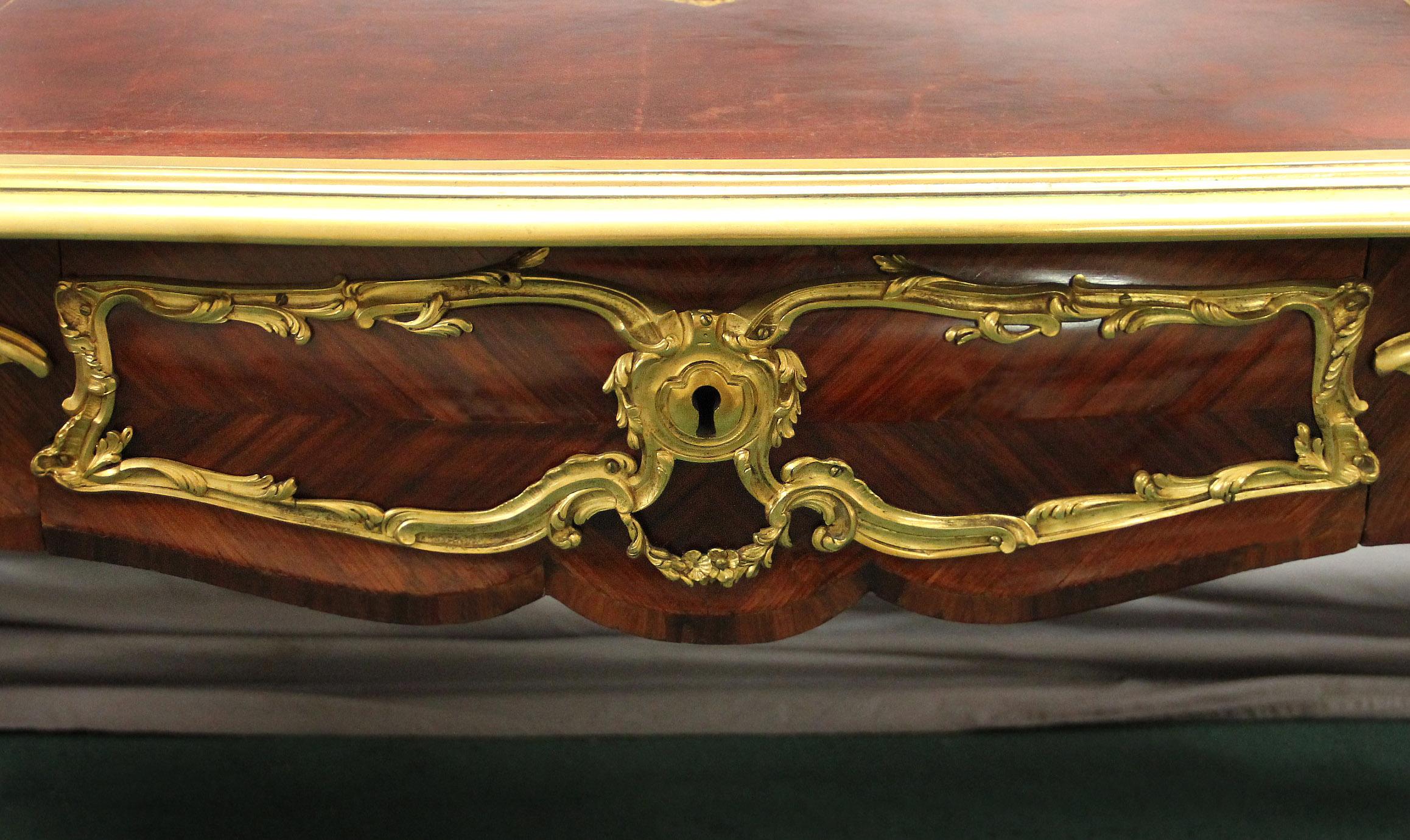 Raro Bureau Plat montado en bronce dorado de finales del siglo XIX atribuido a Zwiener Belle Époque en venta