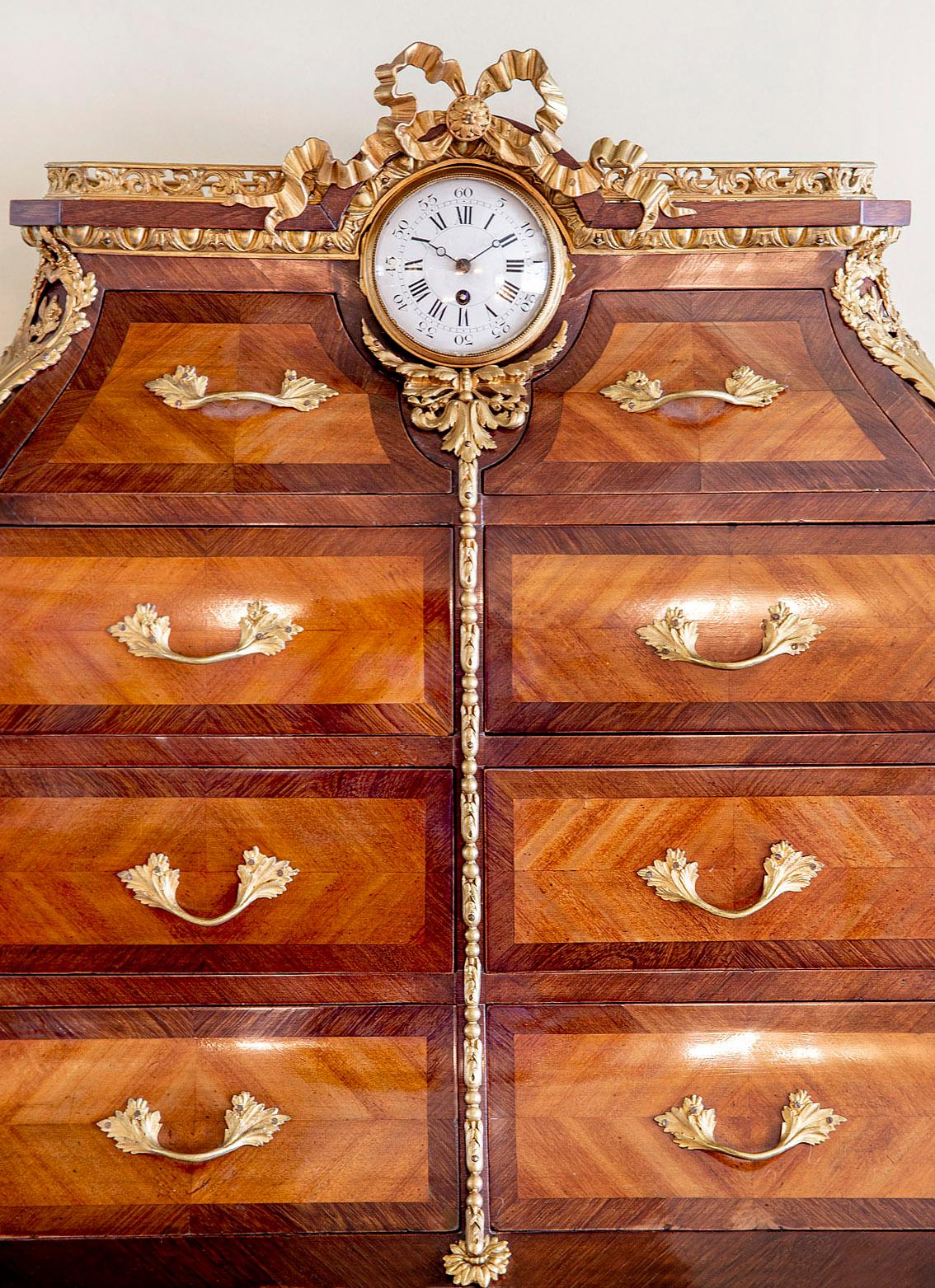 Français Rare bureau/armoire en bronze doré de la fin du 19e siècle par François Linke en vente