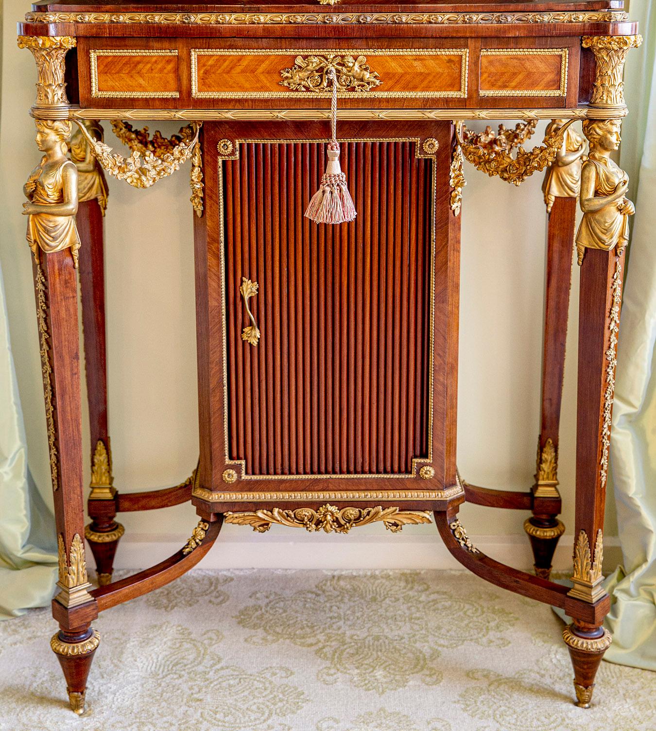 Doré Rare bureau/armoire en bronze doré de la fin du 19e siècle par François Linke en vente