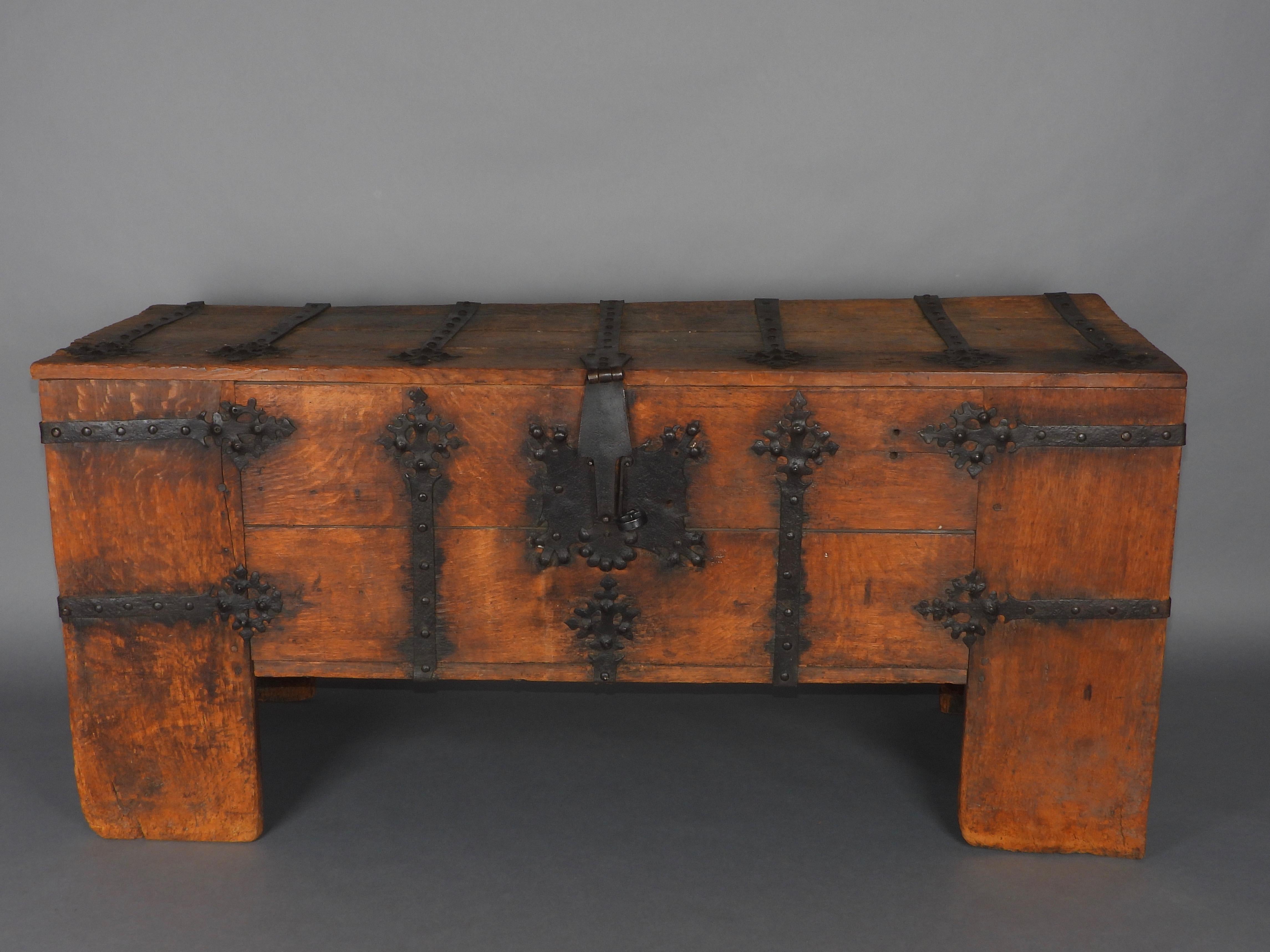 Rare Late Medieval 16th Century German Wrought Iron Oak Chest For Sale 10