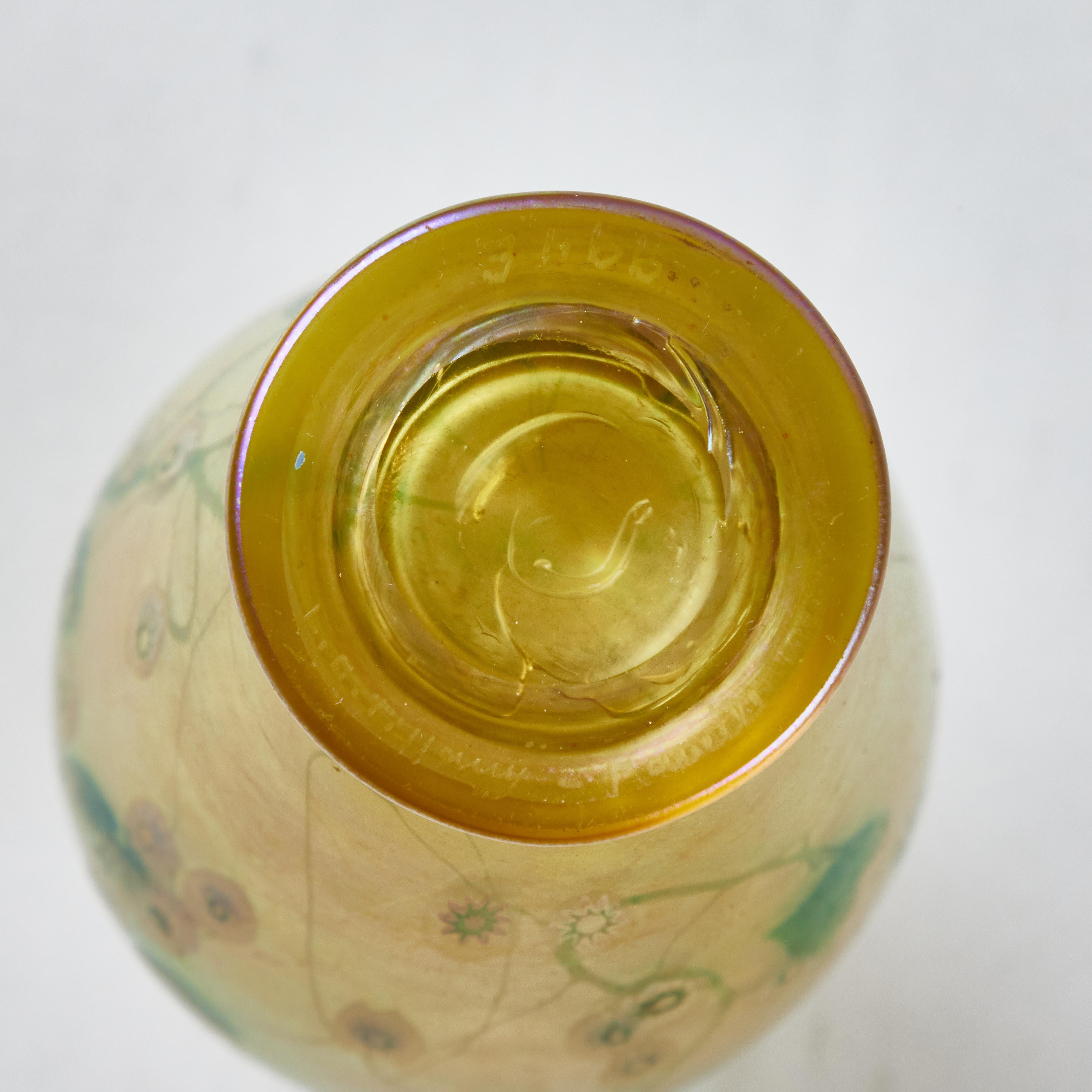 Raro A.L.C. Vaso in vetro Tiffany Favrile con decorazione floreale, circa 1900 In condizioni buone in vendita a Palm Desert, CA