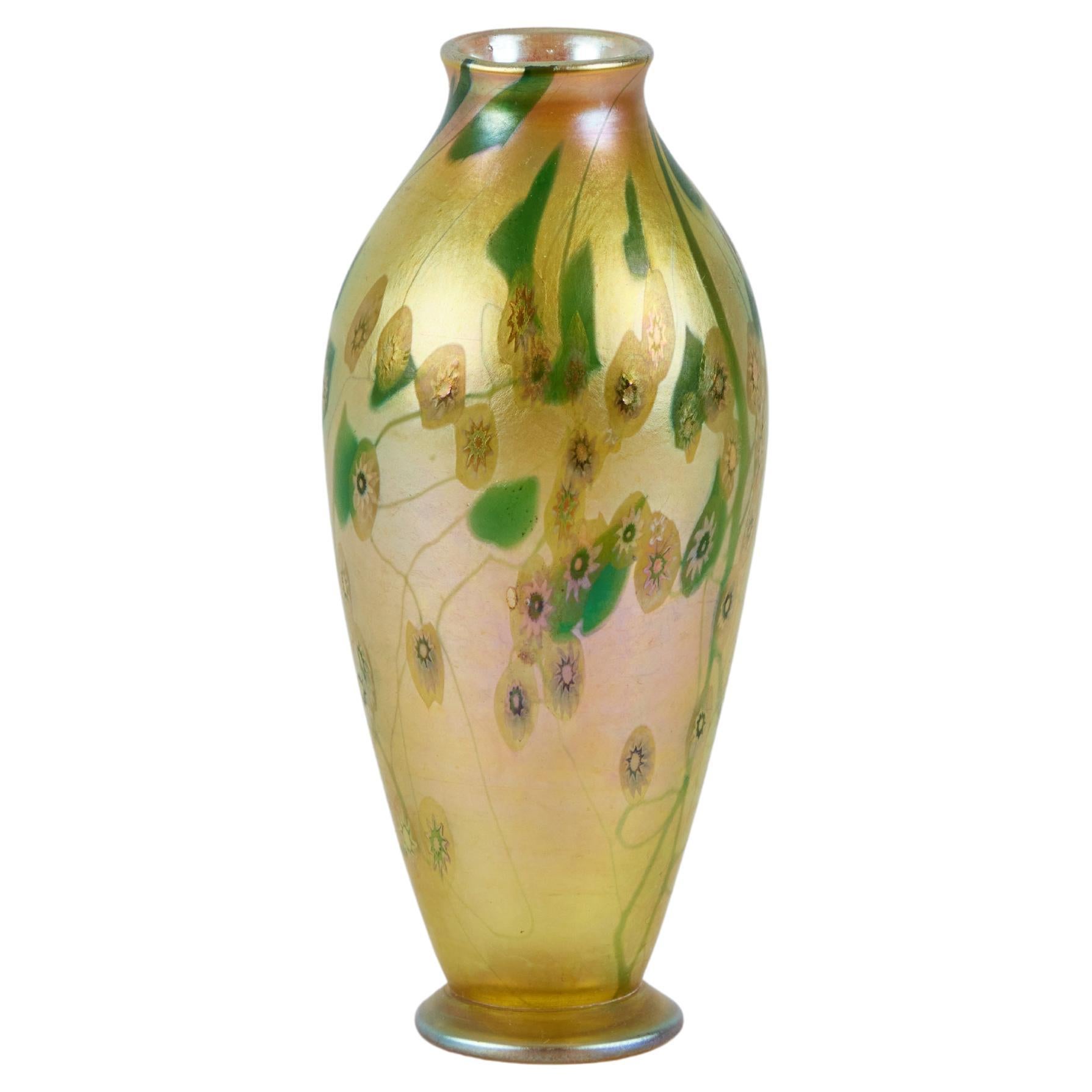 Raro A.L.C. Vaso in vetro Tiffany Favrile con decorazione floreale, circa 1900 in vendita