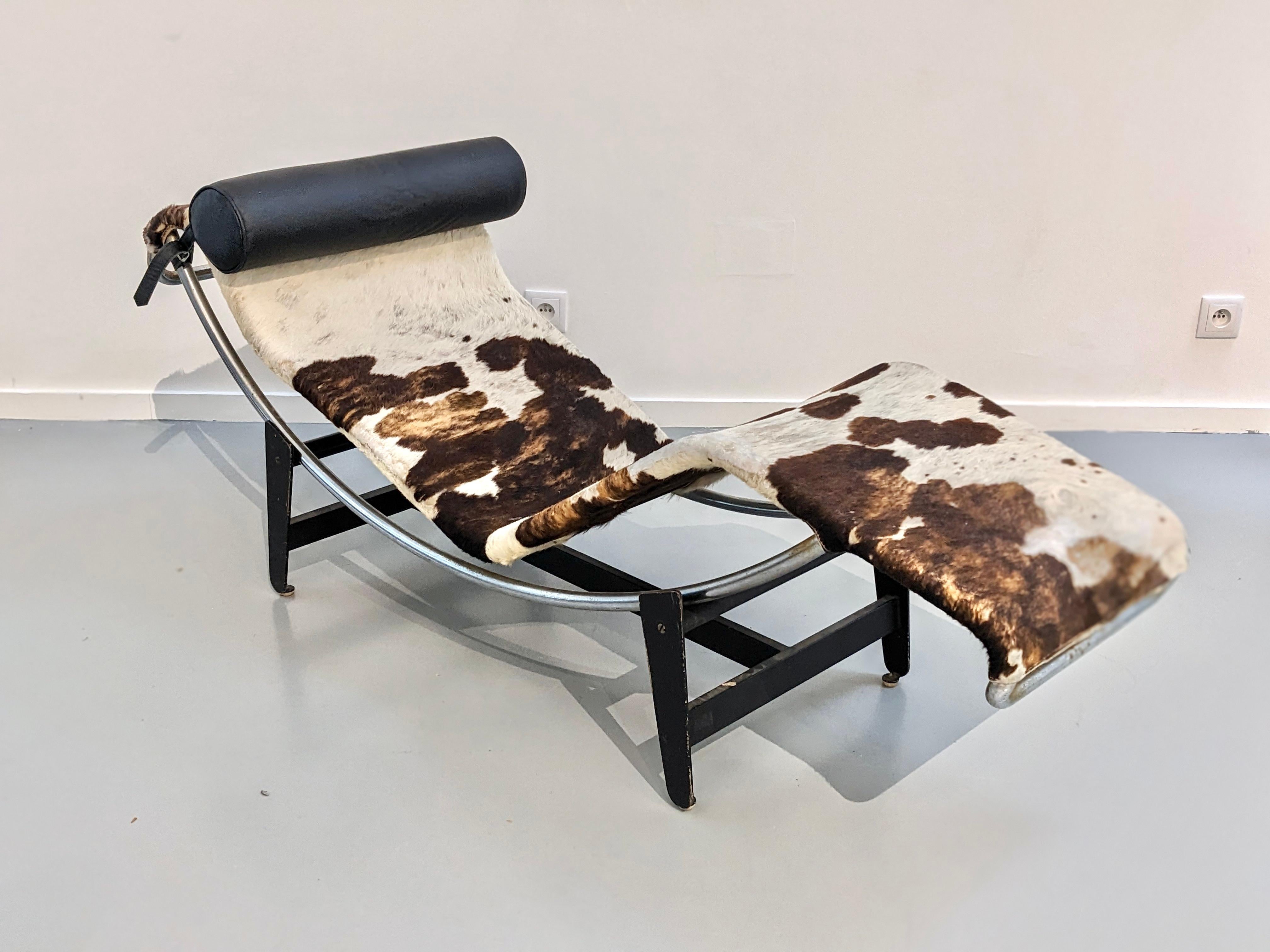 Mid-20th Century Rare LC4 chaise longue by Le Corbusier and Perriand, Whonbedarf edition For Sale