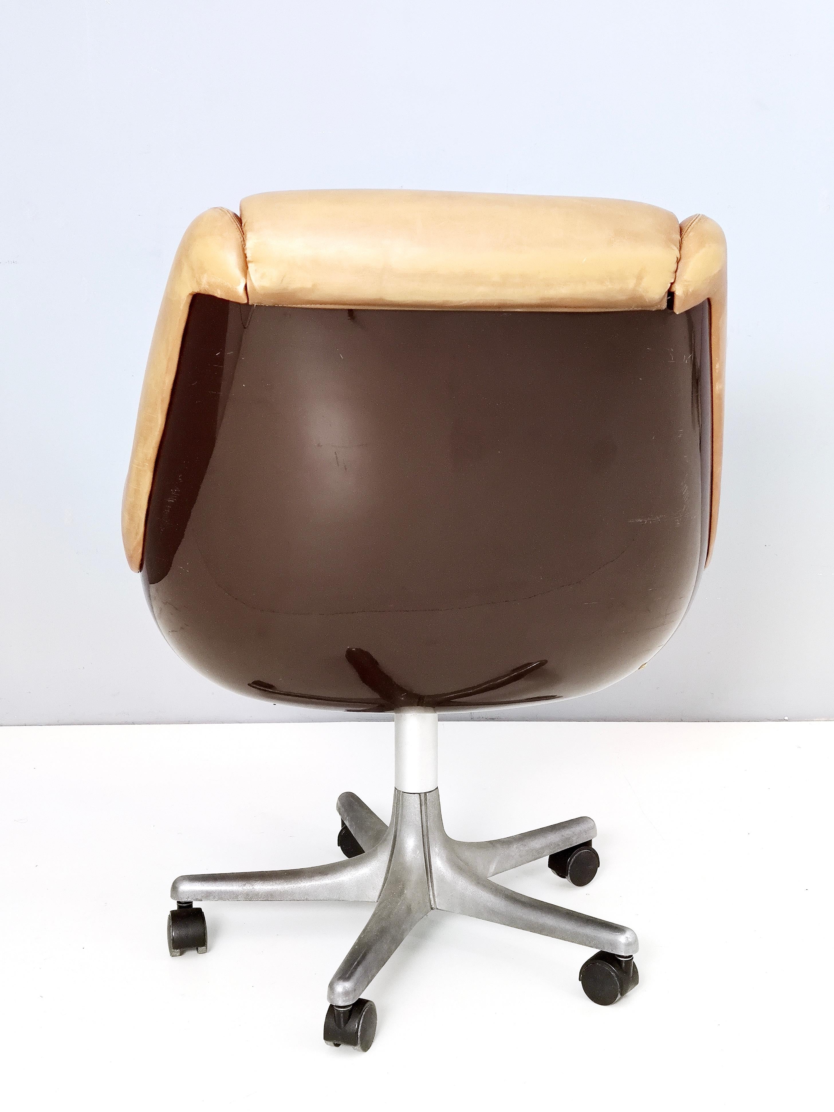 Seltener Drehstuhl aus Leder „Epoca“ von Marco Zanuso, hergestellt von Arflex, Italien (Gegossen) im Angebot