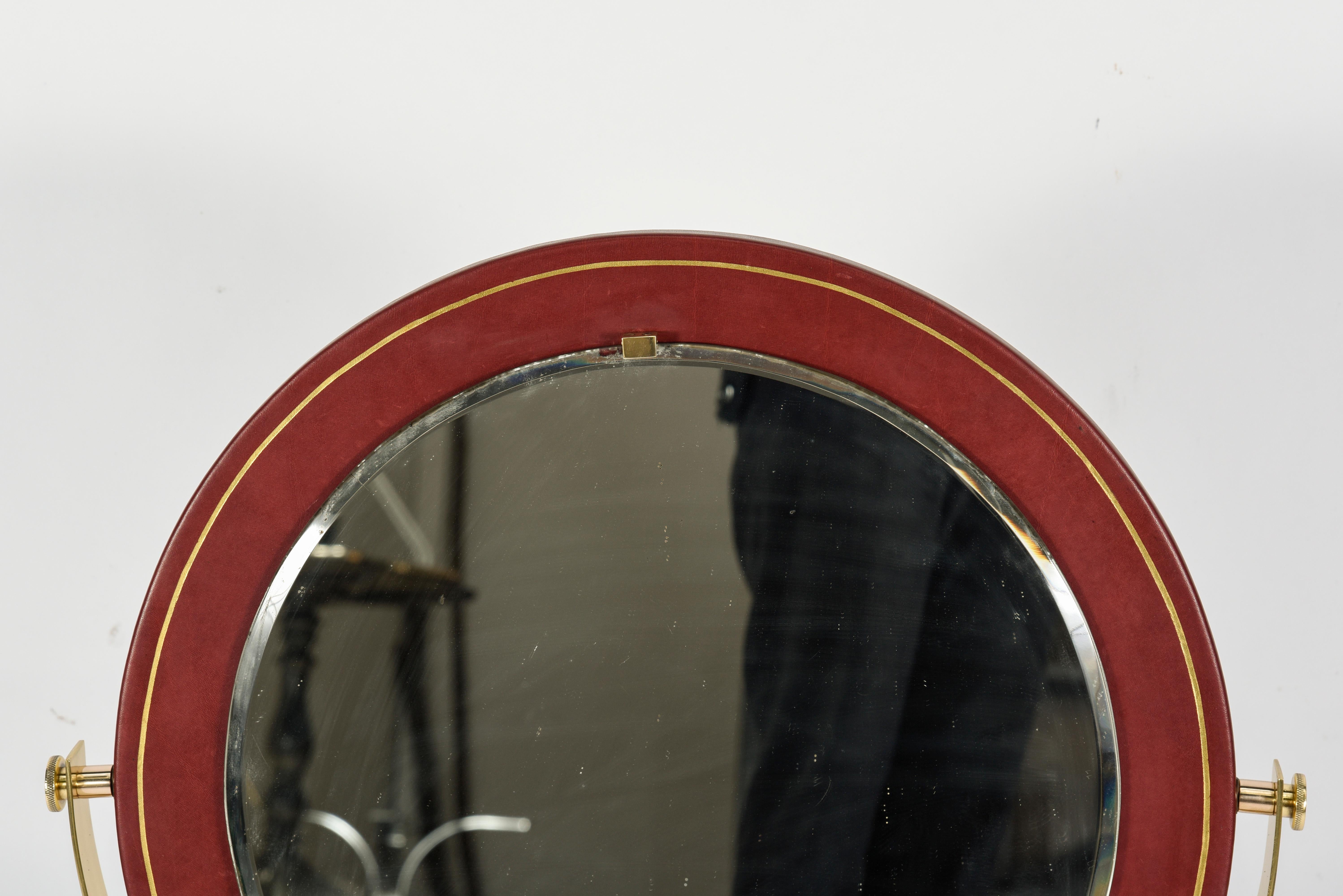 Very nice table mirror all covered with leather and suede
1960s.