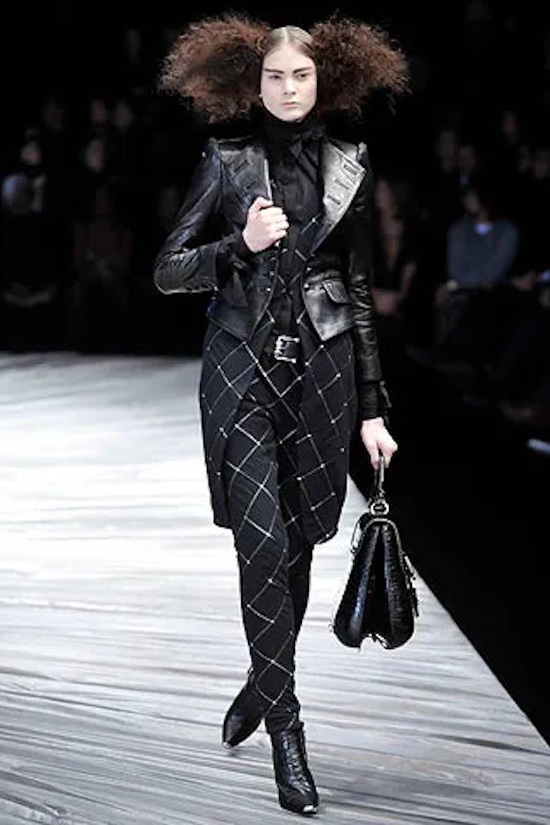 Alexander McQueen F/W 2008 Rare leather and wool coat/jacket

Fabrics: Leather, 89% Wool
Lining: 100% Silk
Size: IT - 38, US - 2
Made in Italy
Excellent condition
