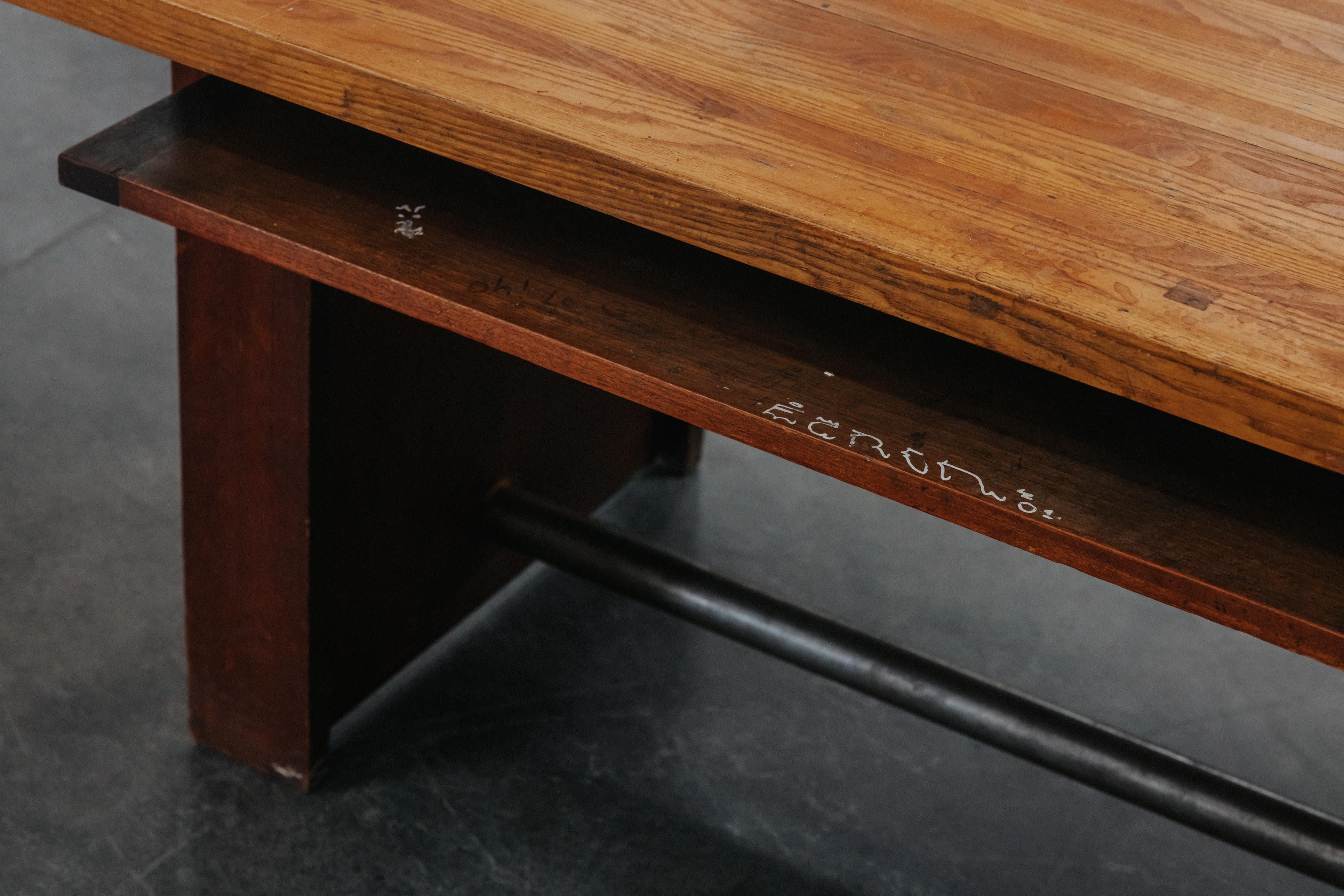Table de bibliothèque rare de l'Université de Jussieu, Paris, vers 1958 en vente 1