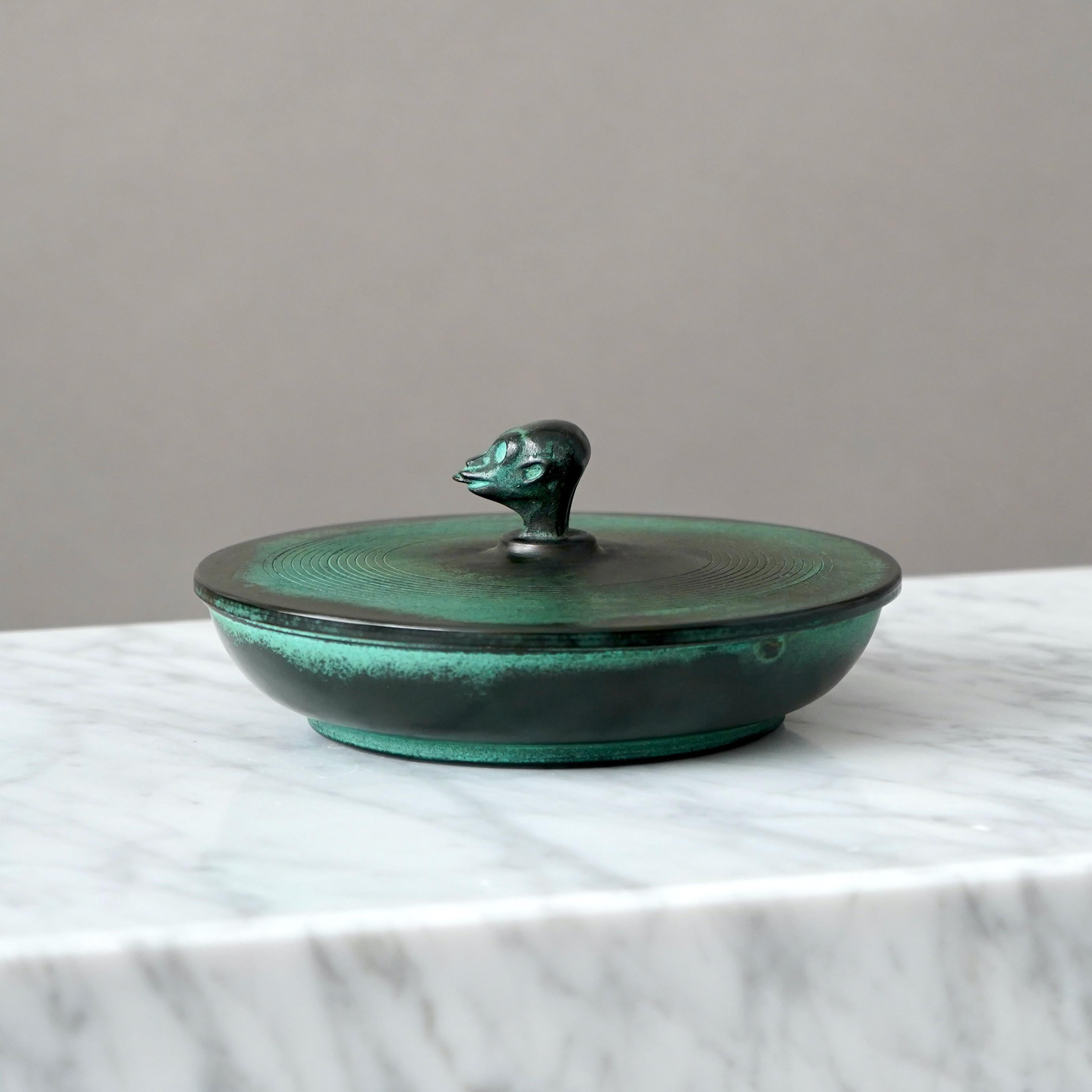 Cast Rare Lidded Art Deco Bronze Box by Nils Fougstedt for FAK, Sweden, 1930s For Sale