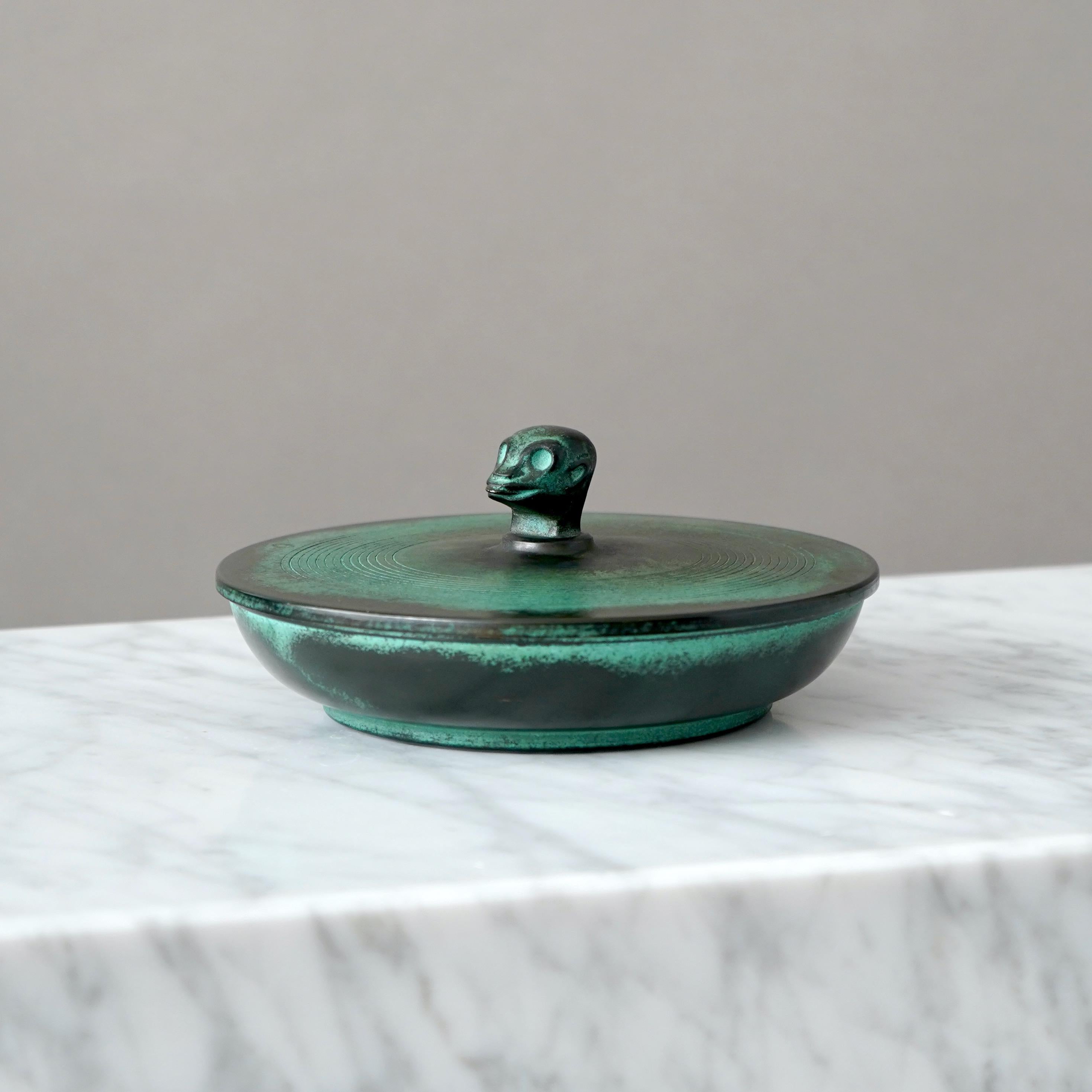 Rare Lidded Art Deco Bronze Box by Nils Fougstedt for FAK, Sweden, 1930s In Good Condition For Sale In Malmö, SE