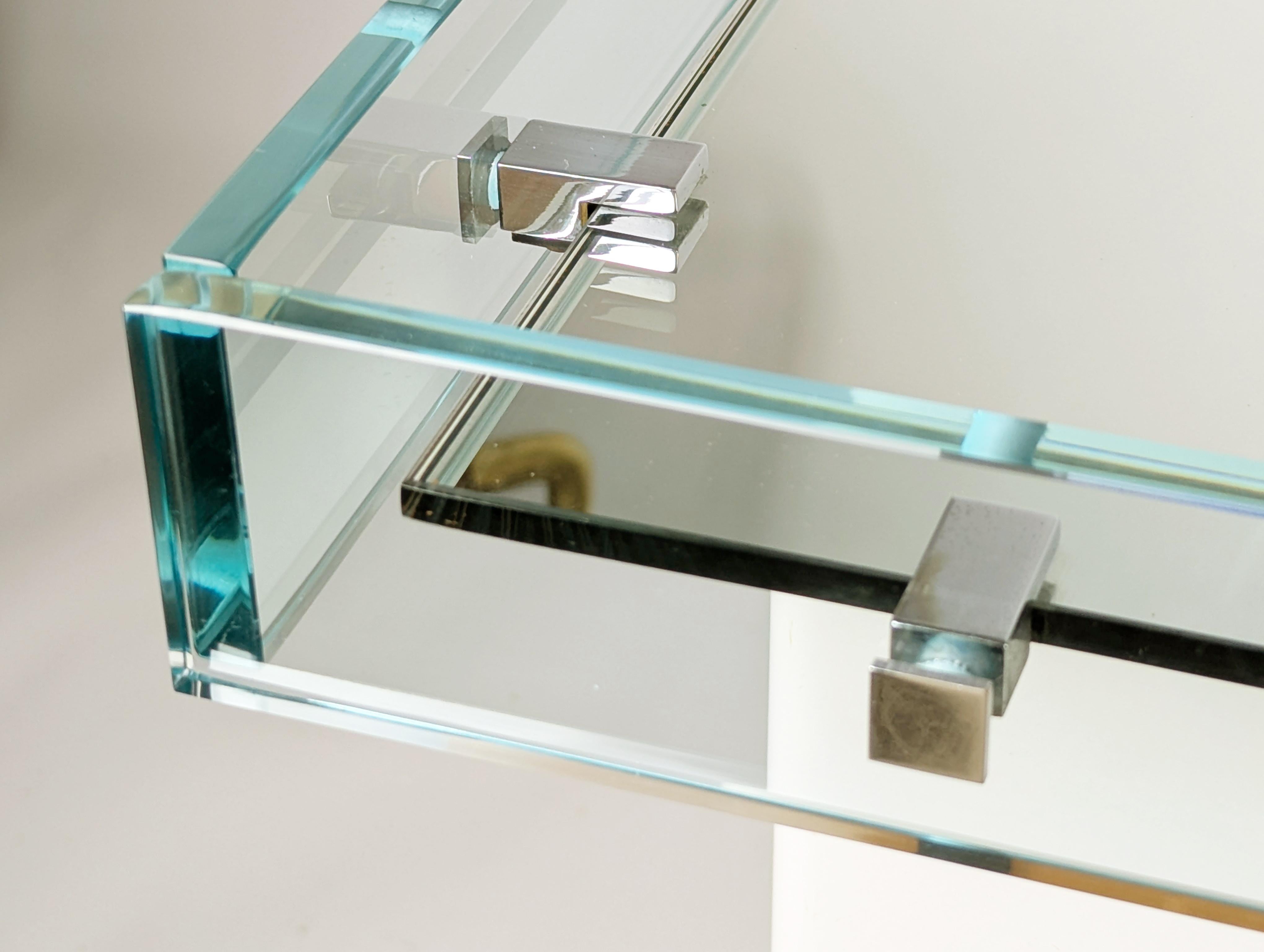 Verre taillé Rare miroir mural en verre bleu clair mod.2014 par Fontana Arte, 1963 en vente