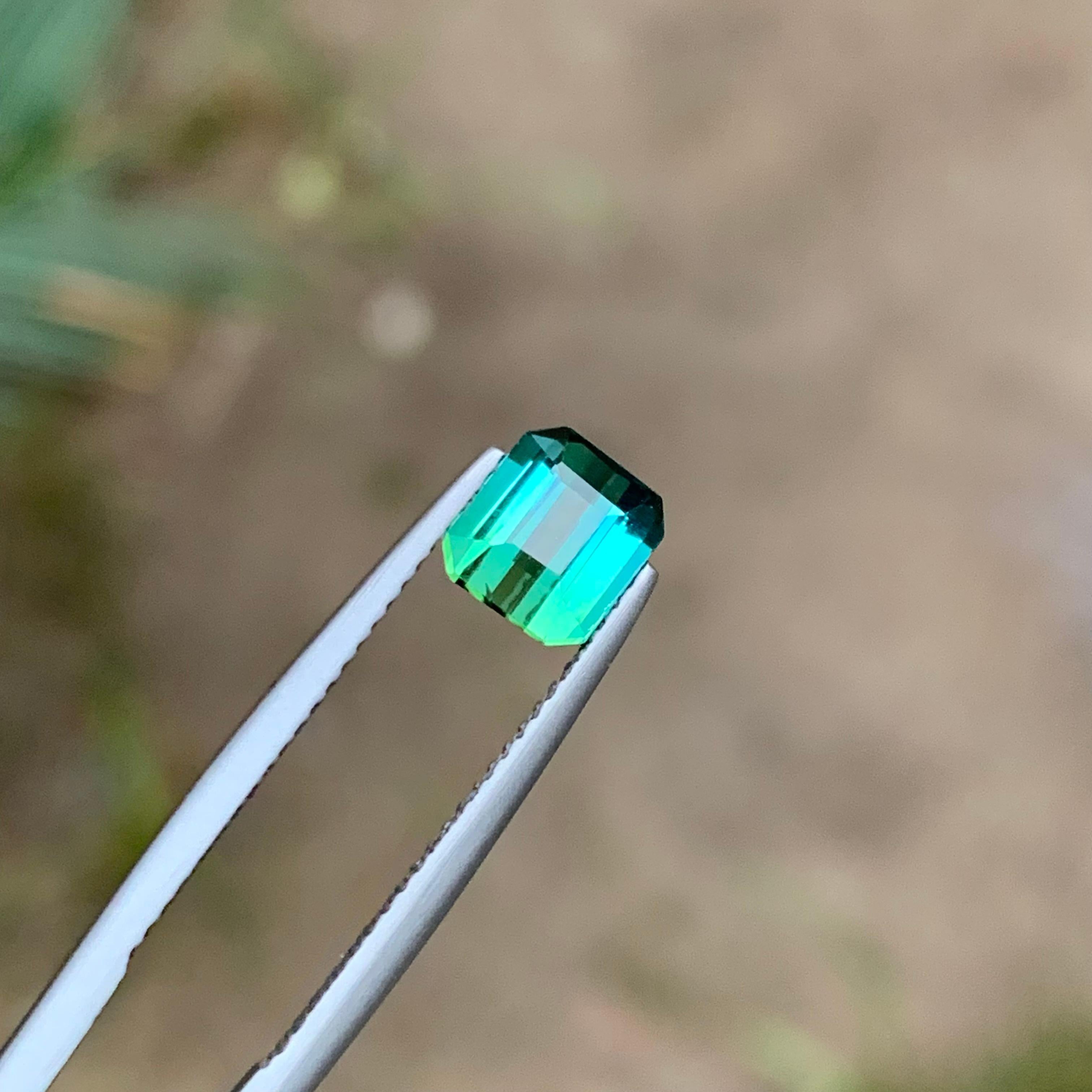 Rare Light Blue & Green Two Tone Tourmaline Gemstone, 1.35 Ct Emerald Cut-Ring In New Condition For Sale In Peshawar, PK