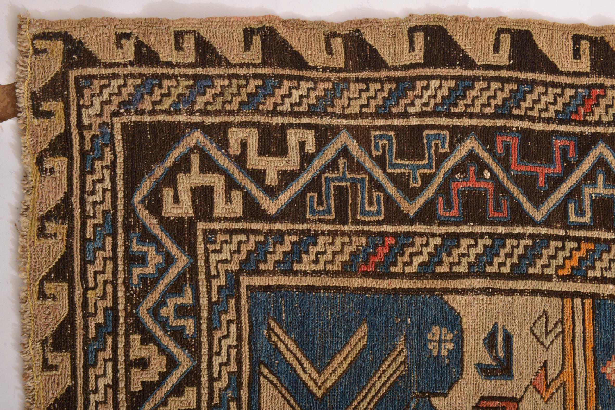 Caucasien Rare tapis ancien SUMAKH bleu clair de collection privée en vente