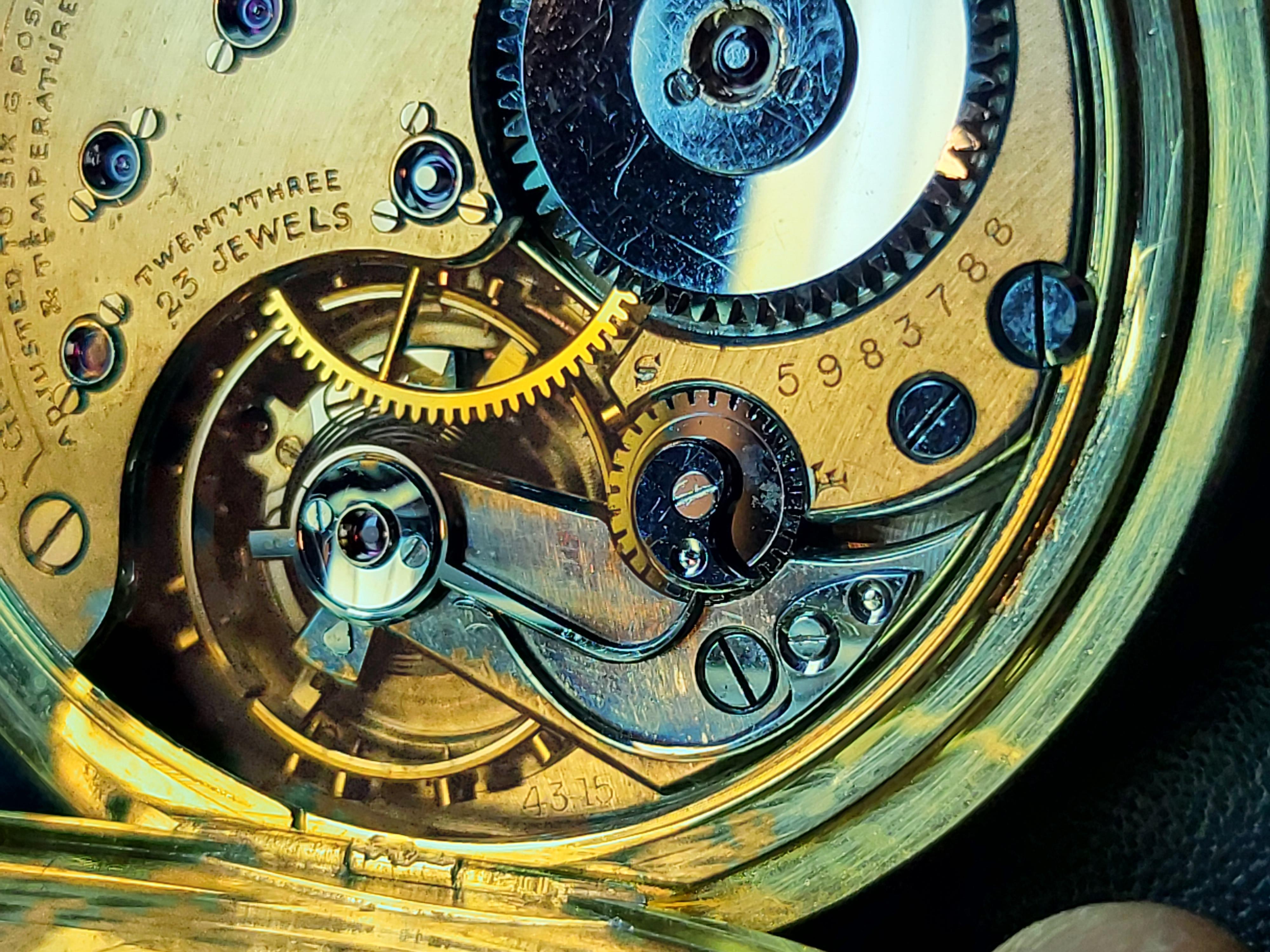 Rare montre à gousset Savonette Omega Chronomètre en or 18 carats, de qualité supérieure en vente 12