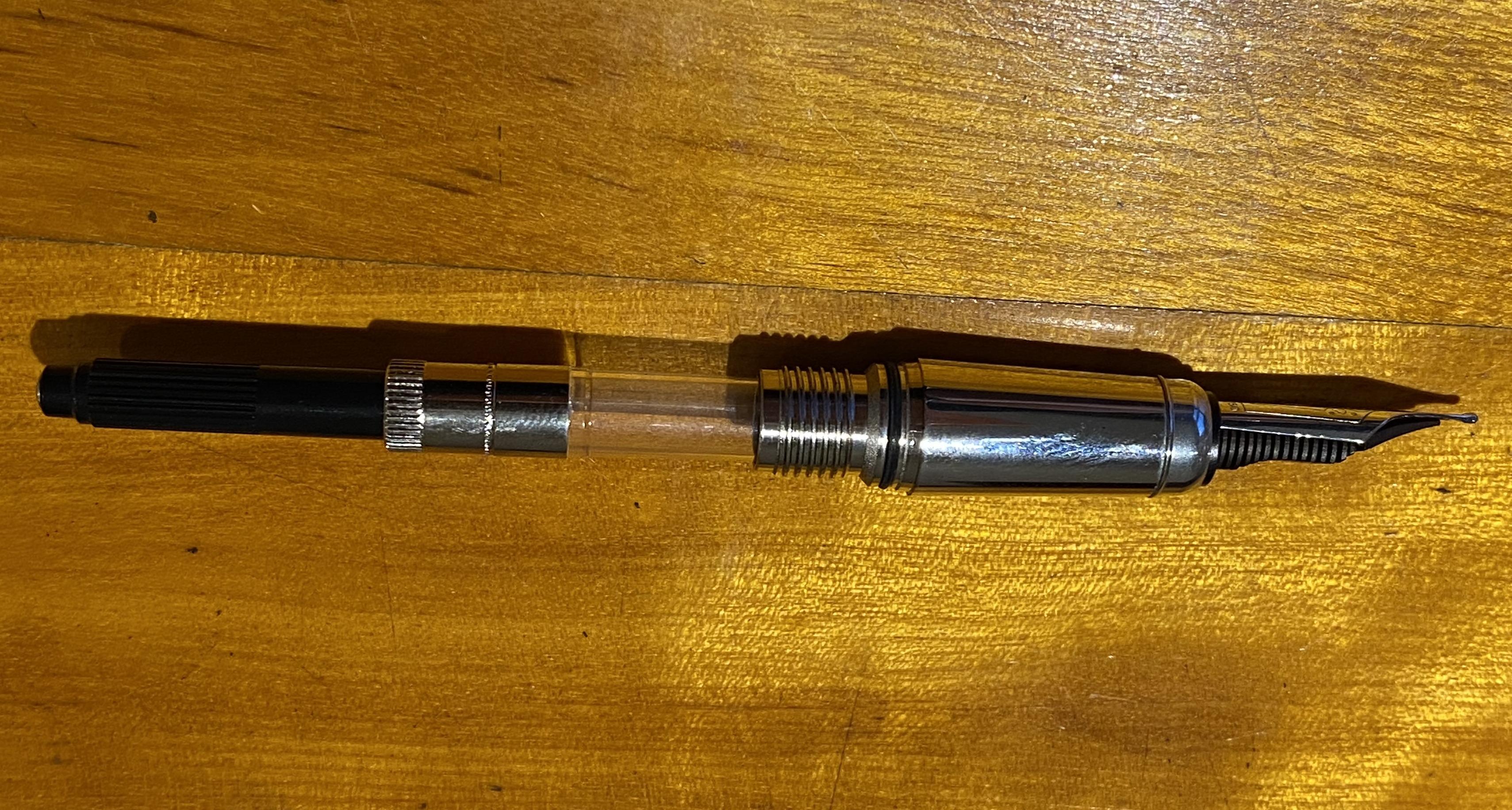 Rare Limited Edition 18-Karat Gold Cartier Crocodile Black Leather Fountain Pen 9