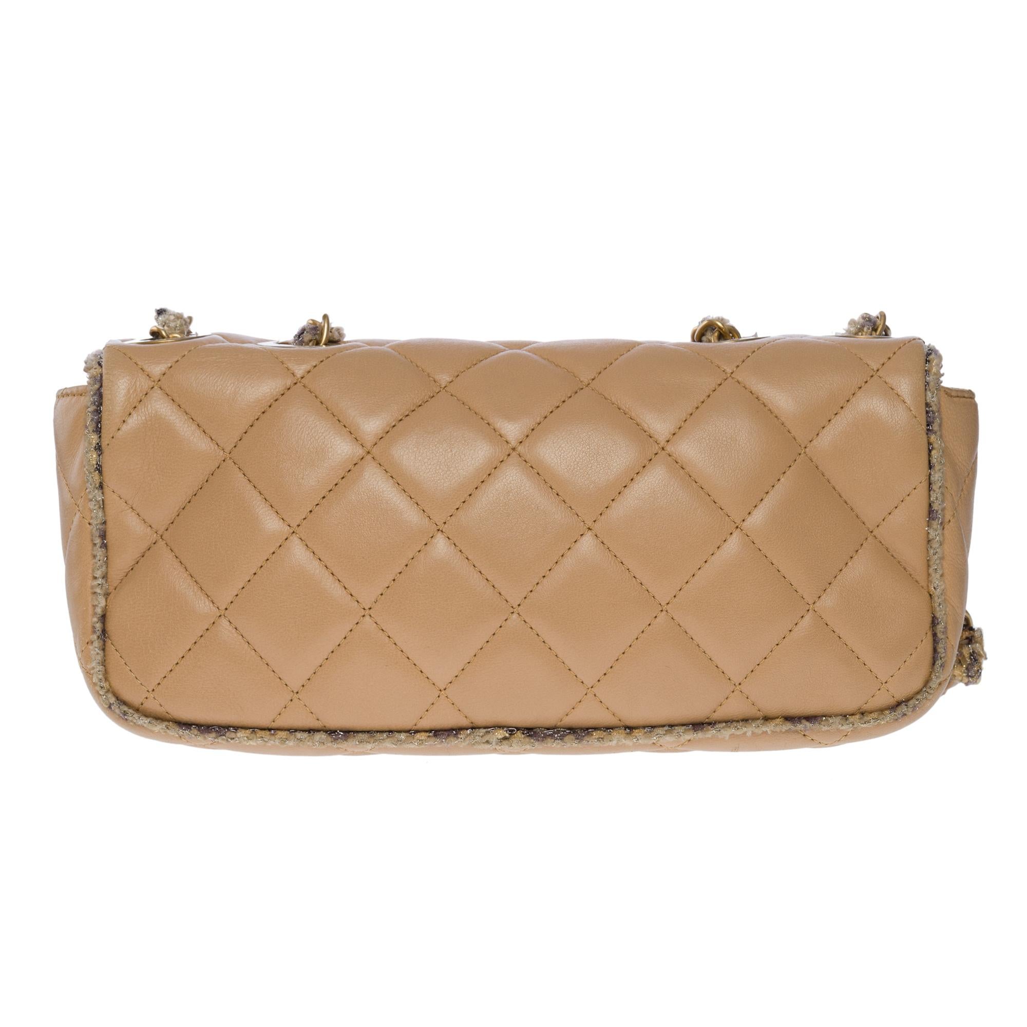 Rare limited edition Chanel Full flap shoulder bag in beige quilted lambskin, GHW In Excellent Condition For Sale In Paris, IDF