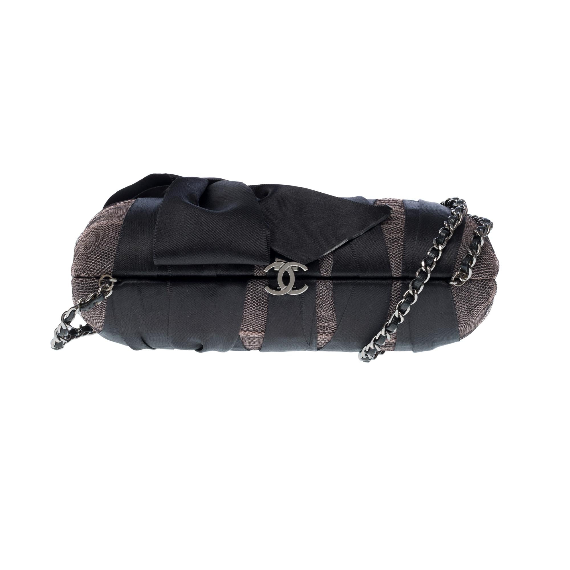Rare édition limitée du sac à bandoulière Chanel Minaudière en satin de soie noir, BSHW Excellent état - En vente à Paris, IDF