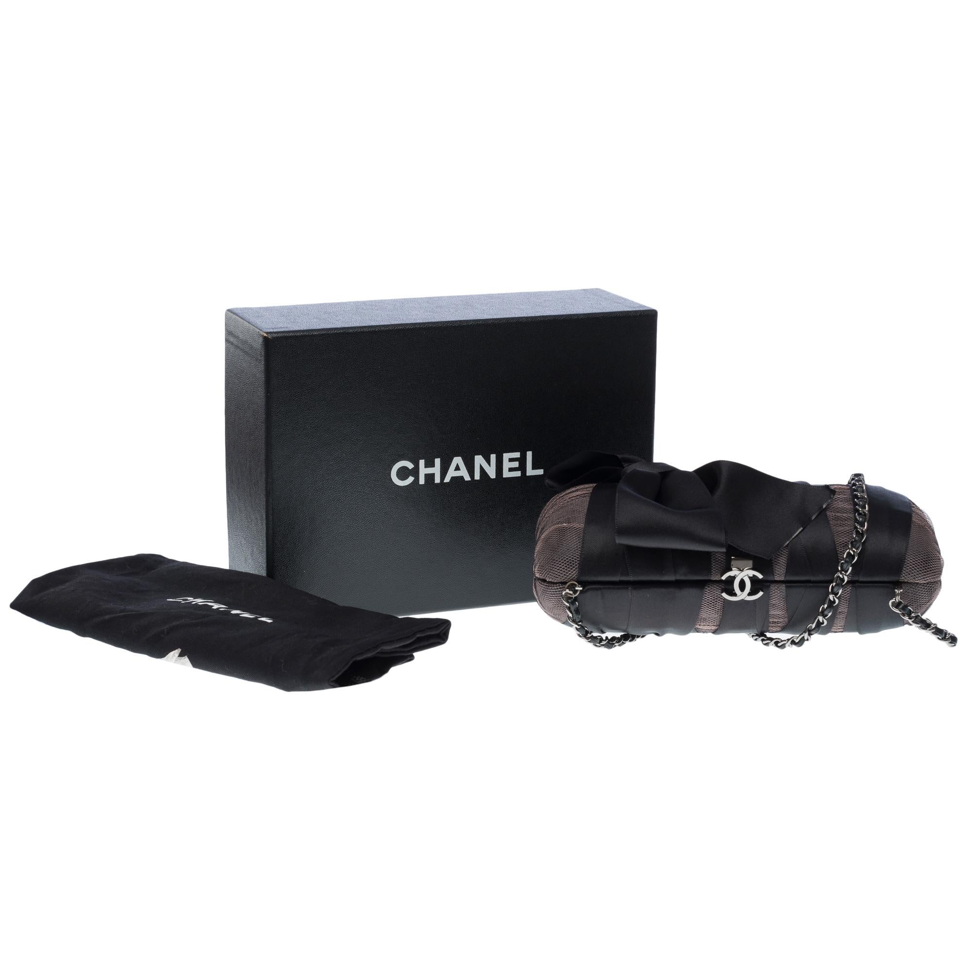 Seltene limitierte Chanel Minaudière Umhängetasche aus schwarzem Seidensatin, BSHW im Angebot 1