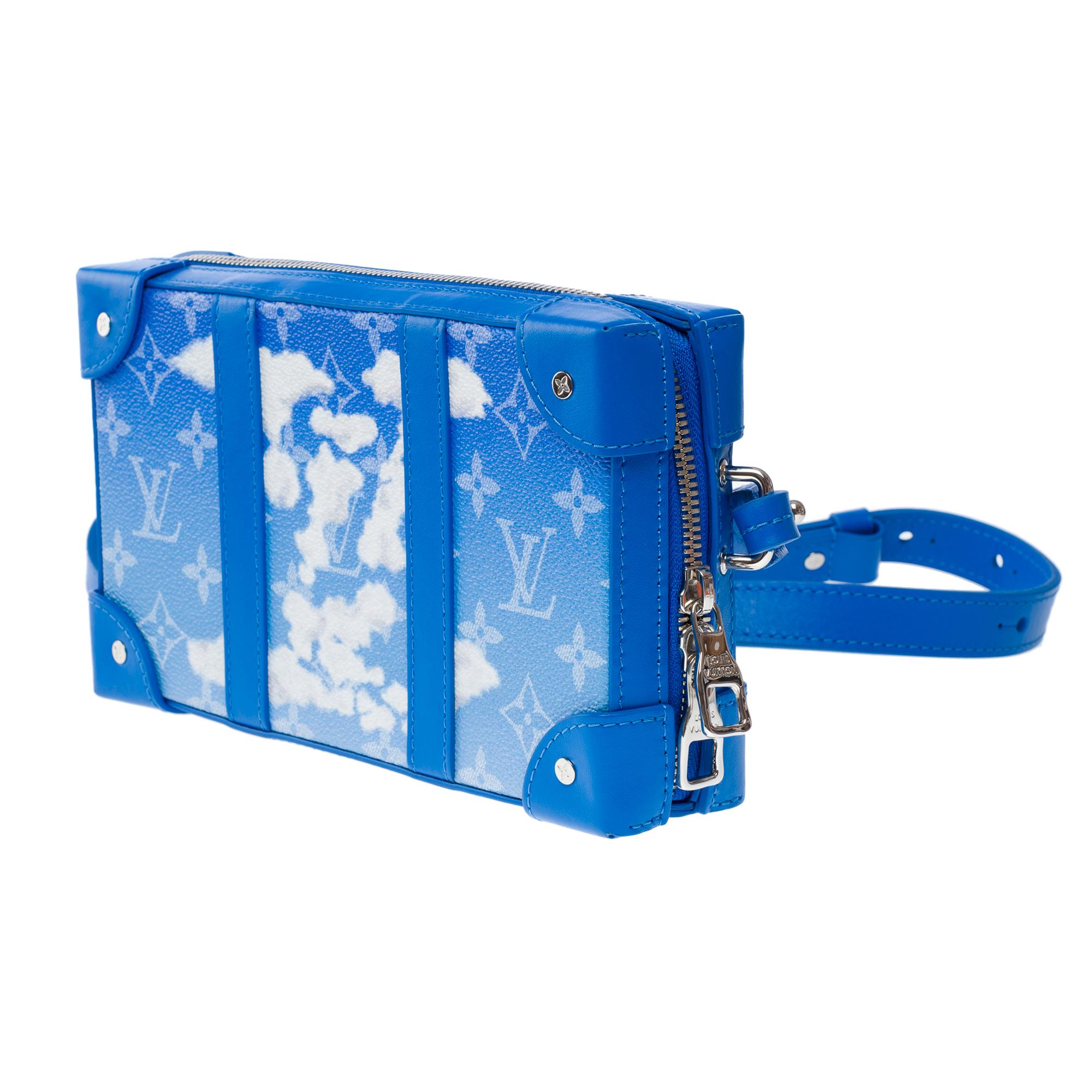 Rare Limited edition Clouds Louis Vuitton Soft Trunk in blue canvas , PHW In Excellent Condition In Paris, IDF