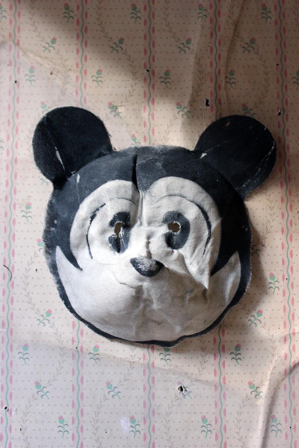 Rare Linen Child’s Mickey Mouse Mask, circa 1935 For Sale 4
