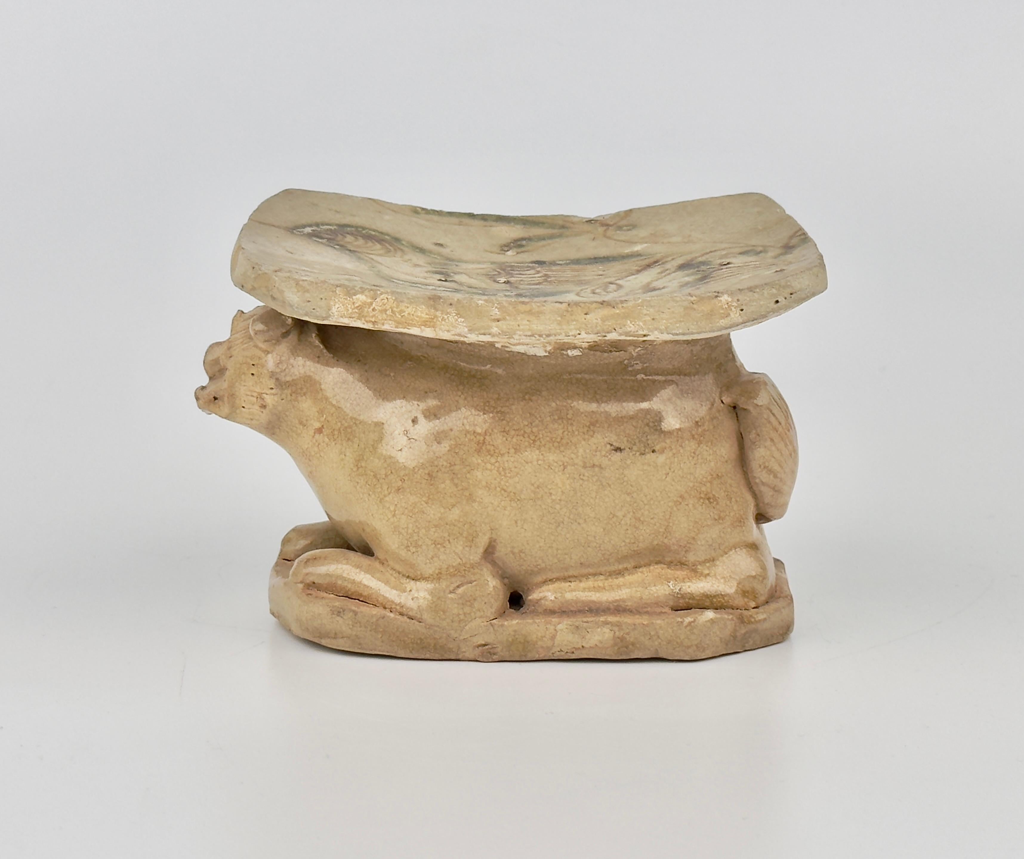 Rare Lion Figurine Pillow, Tang Dynasty(618-907) In Good Condition For Sale In seoul, KR