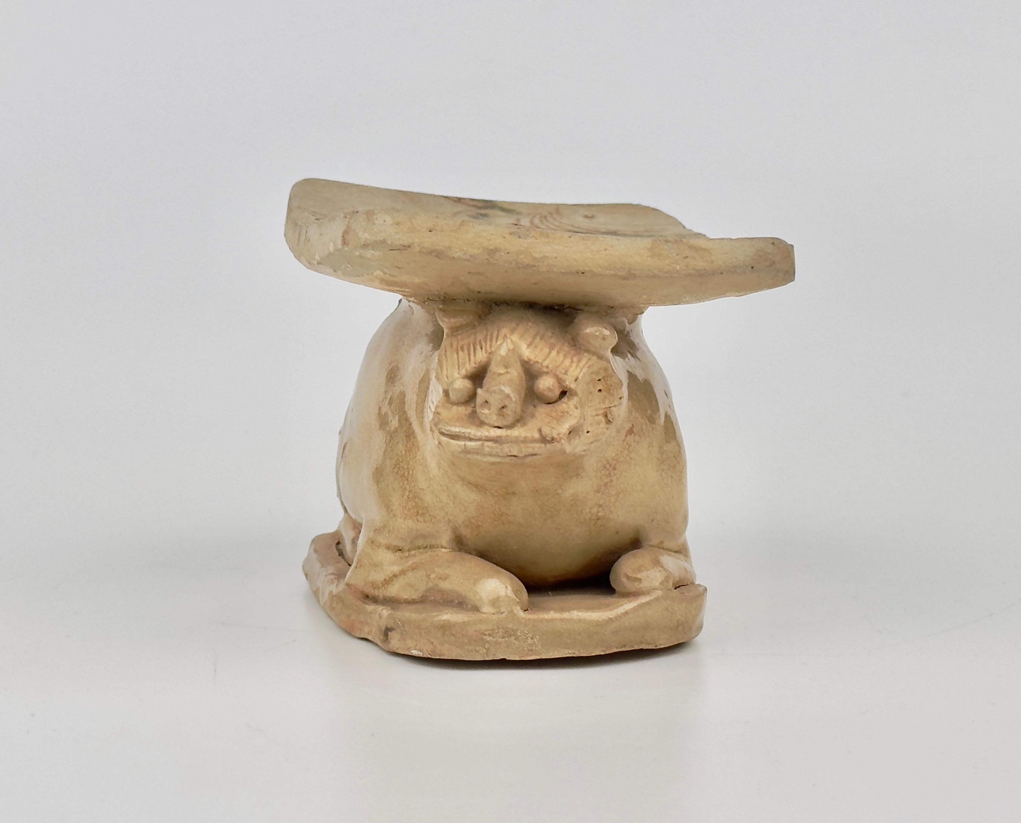 18th Century and Earlier Rare Lion Figurine Pillow, Tang Dynasty(618-907) For Sale