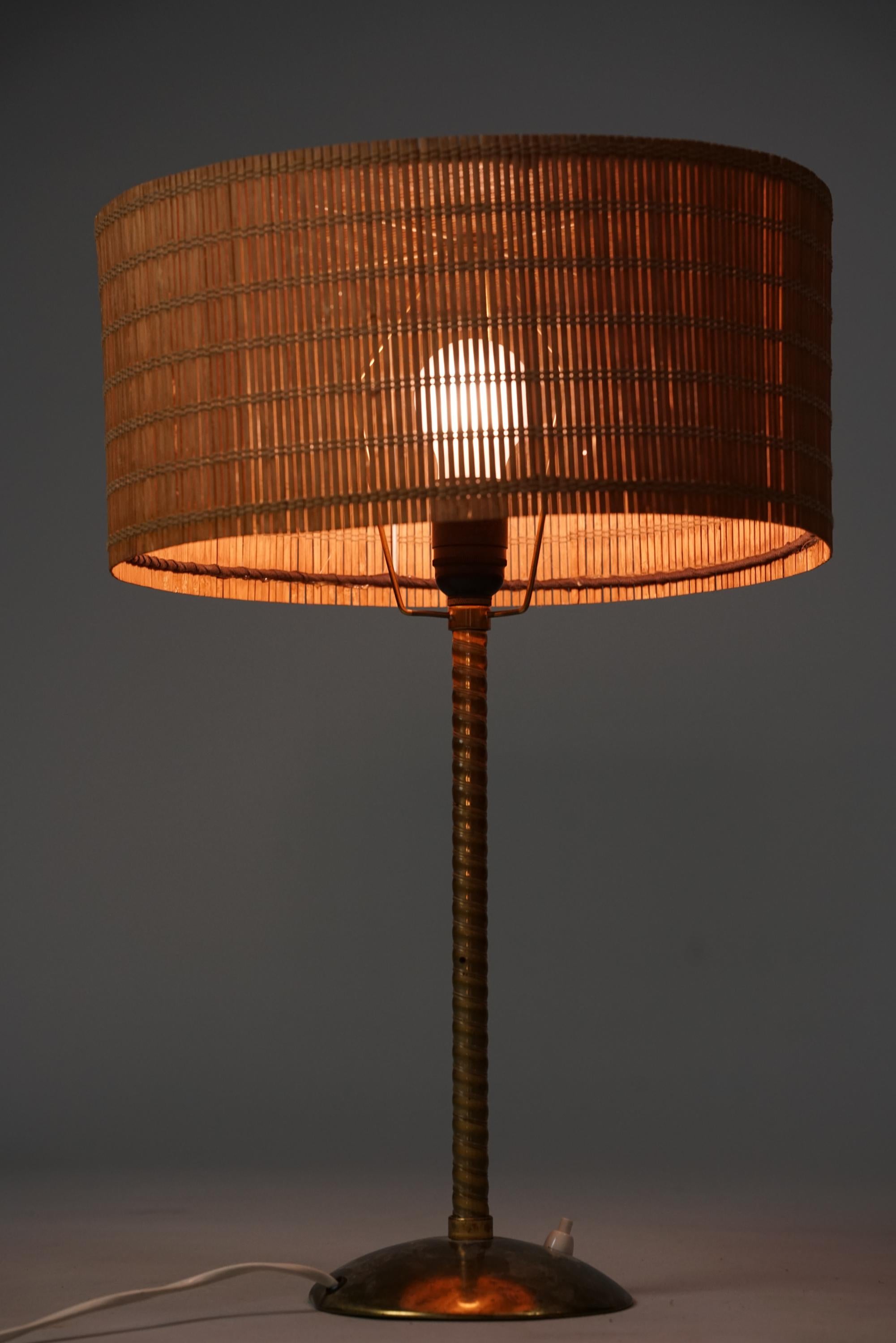 Rare  table lamp designed by Lisa Johansson-Pape, manufactured by Orno Oy, 1940/1950s. Brass with wooden slat lampshade. Good vintage condition, minor patina consistent with age and use. Beautiful and spectacular table lamp. 

Lisa Johansson-Pape is