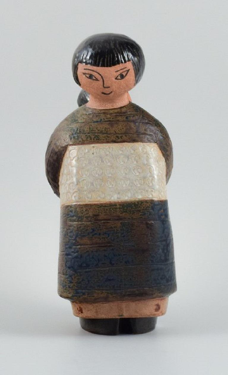 Scandinave moderne Rare figure de Lisa Larson en céramique émaillée. Mère et enfant japonaise. 1970. en vente