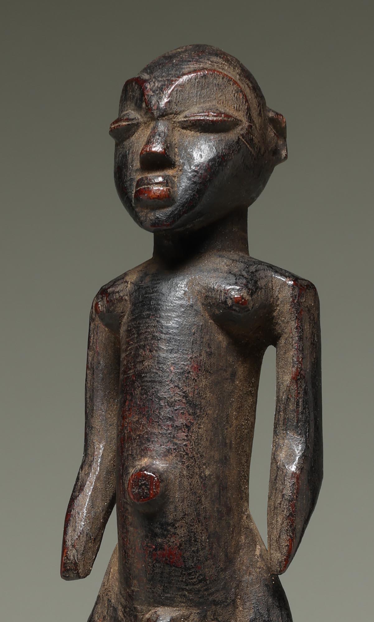Ghanese Rara figura doppia di Lobi, maschio e femmina, in piedi sulle spalle, Ghana Africa in vendita