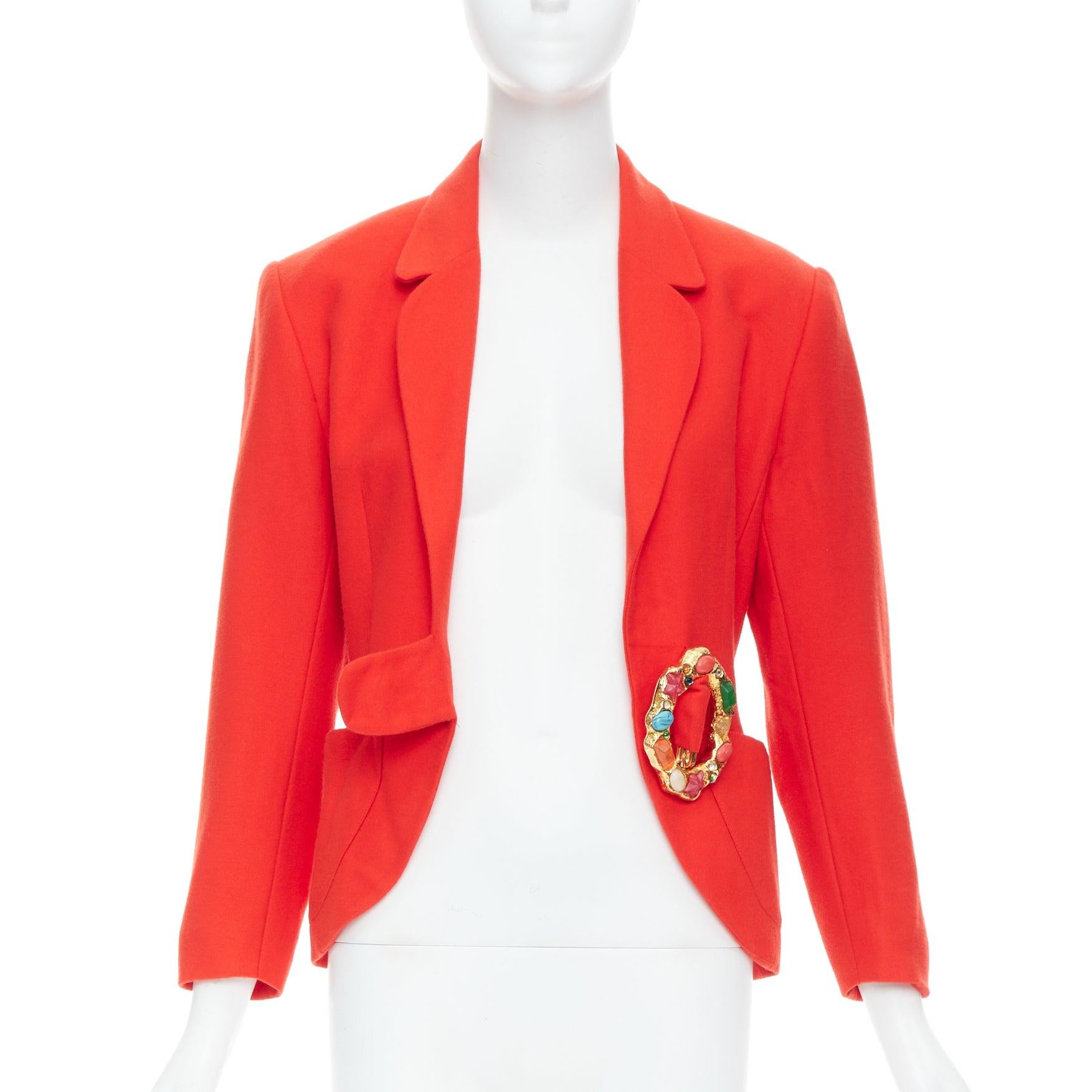 Seltene LOLITA LEMPIKA Vintage Rote mehrfarbige Harz-Blazerjacke mit Schnalle FR40 L im Zustand „Hervorragend“ im Angebot in Hong Kong, NT