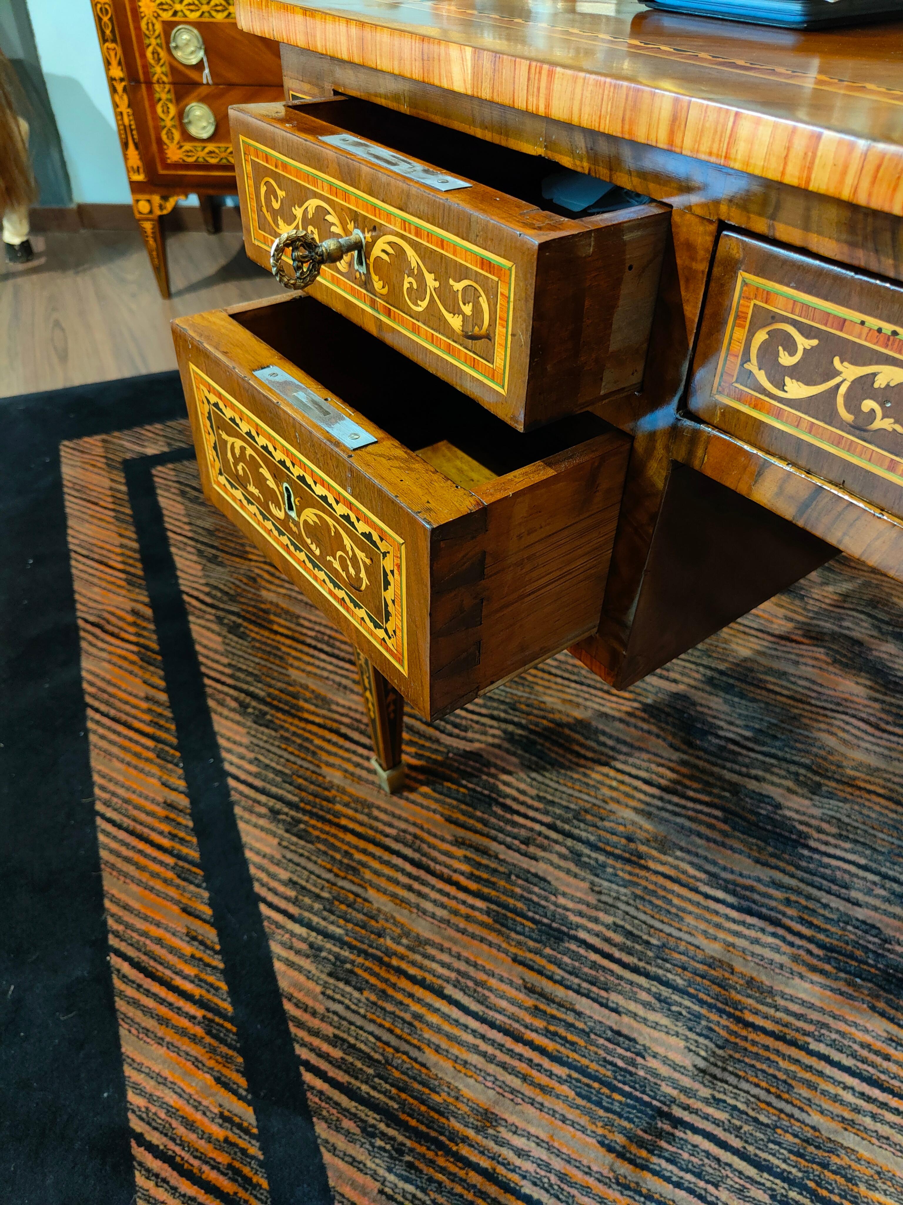 Rare Lombard Desk from the 18th Century For Sale 9