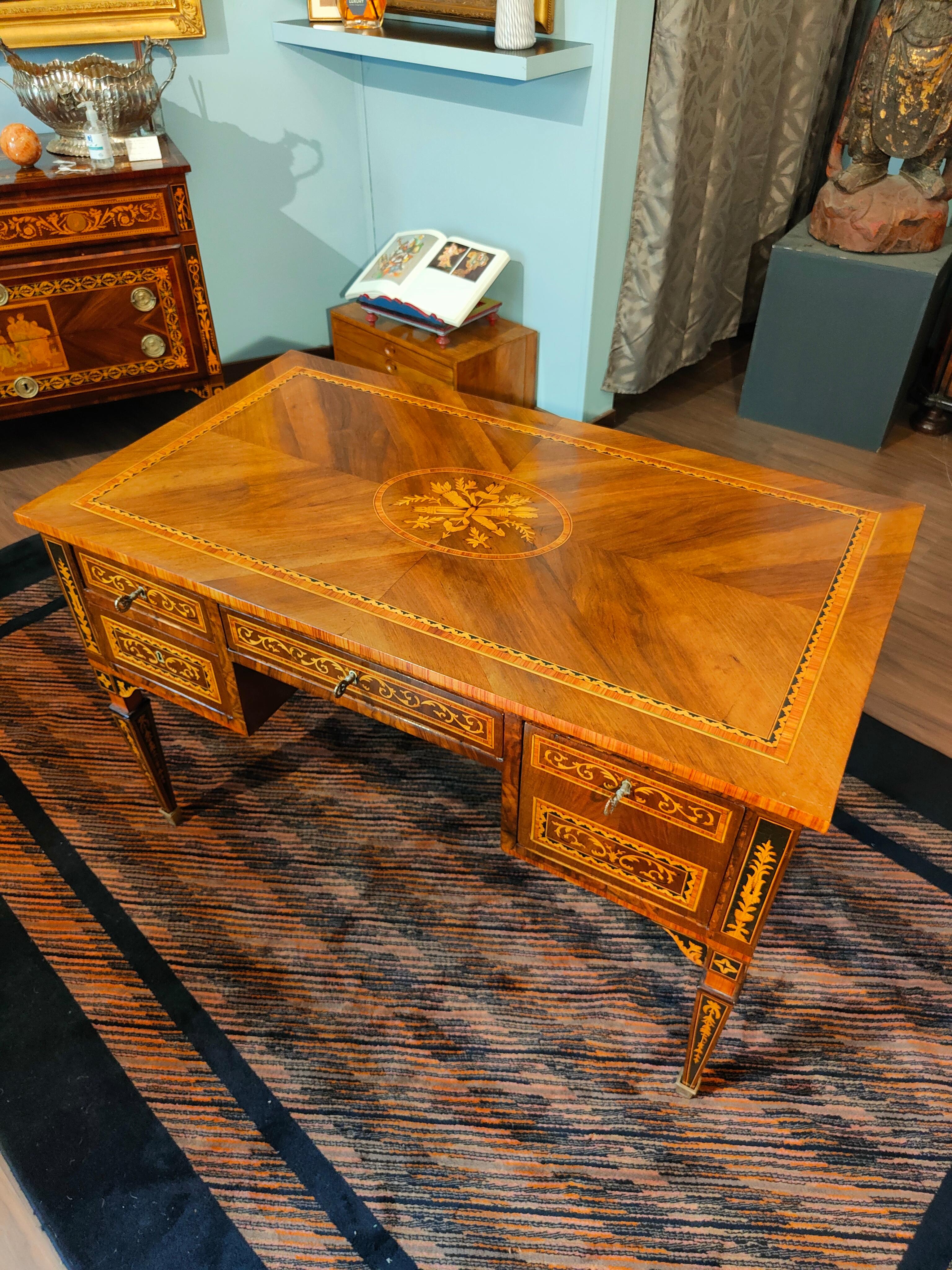 Rare Lombard Desk from the 18th Century For Sale 11