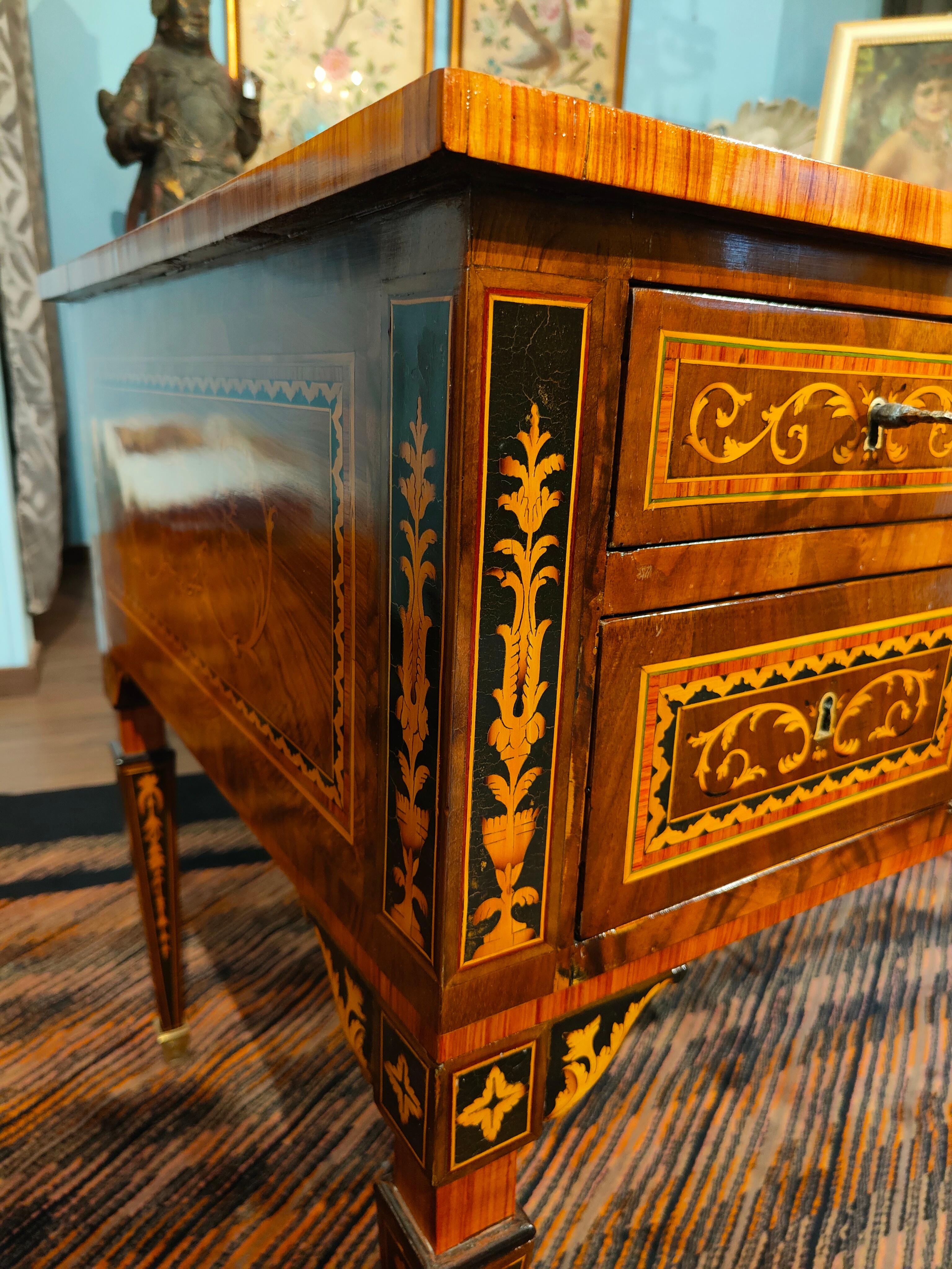 Italian Rare Lombard Desk from the 18th Century For Sale