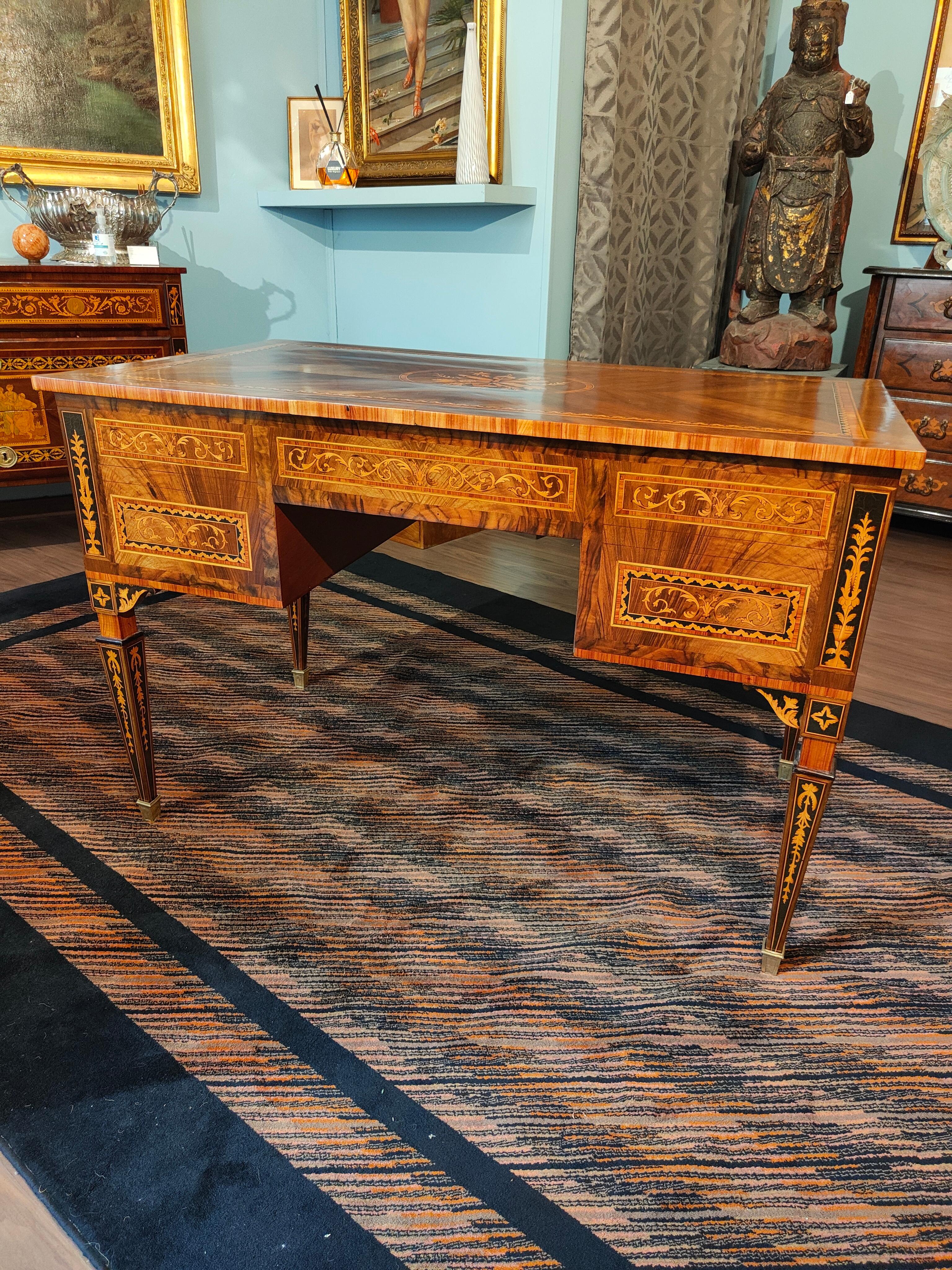 Rare Lombard Desk from the 18th Century For Sale 1