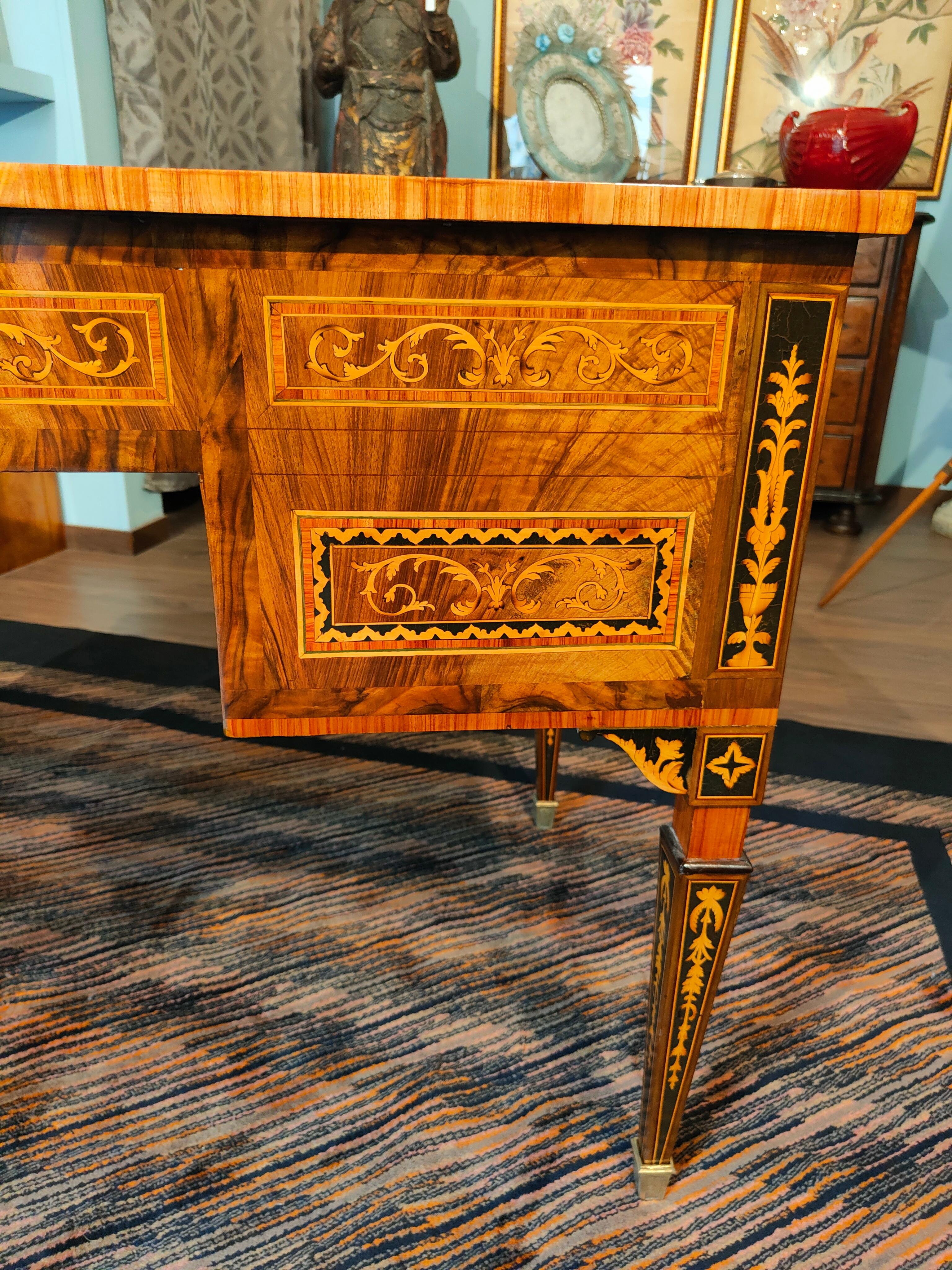 Rare Lombard Desk from the 18th Century For Sale 2