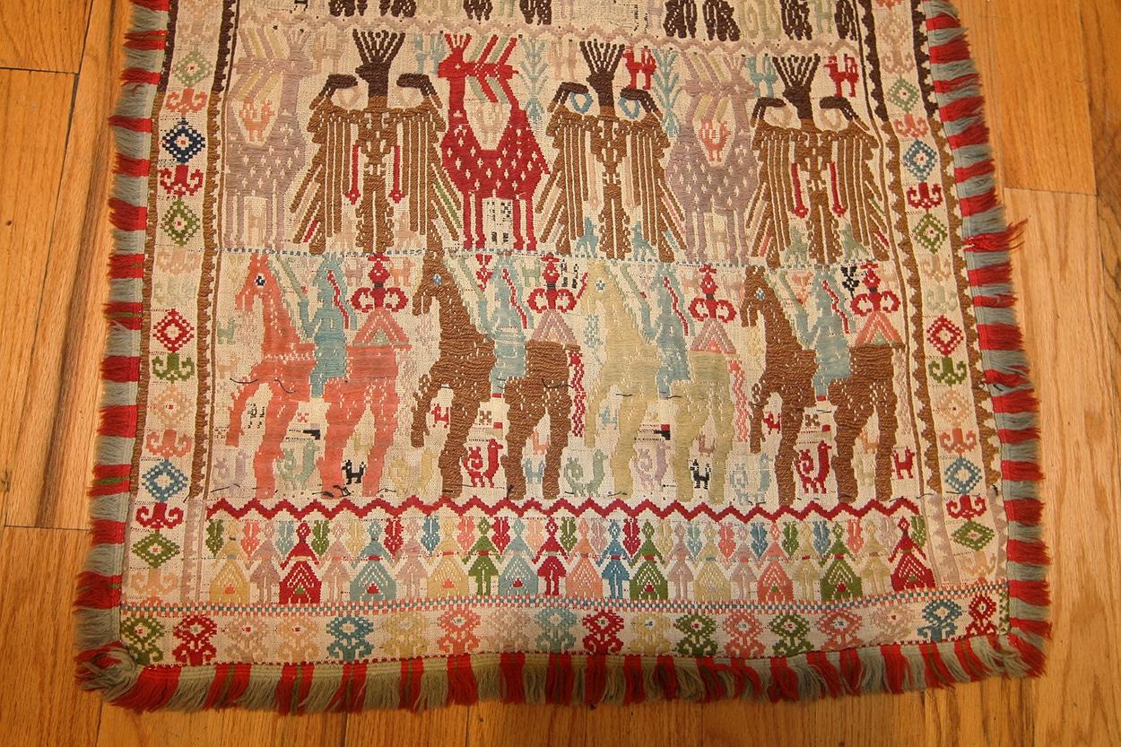 Un rare textile brodé ancien, long et étroit, Circa : 19ème siècle, Origine : Anafi, Cyclades- Grèce