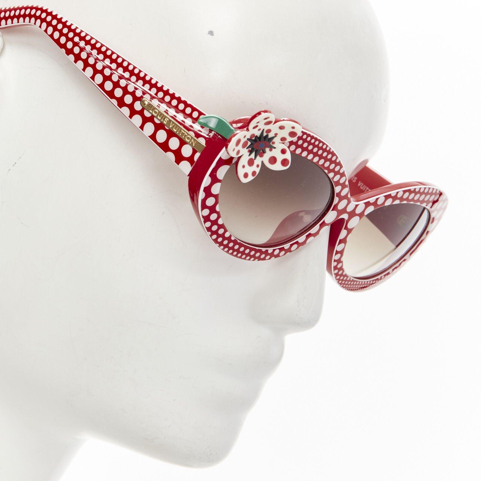 rare LOUIS VUITTON 2012 Kusama Vintage red white floral polka dots sunglasses
Reference: ANWU/A00851
Brand: Louis Vuitton
Collection: 2012 Yayoi Kusama
Material: Plastic
Color: Red, White
Pattern: Polka Dot
Made in: Italy

CONDITION:
Condition: Very