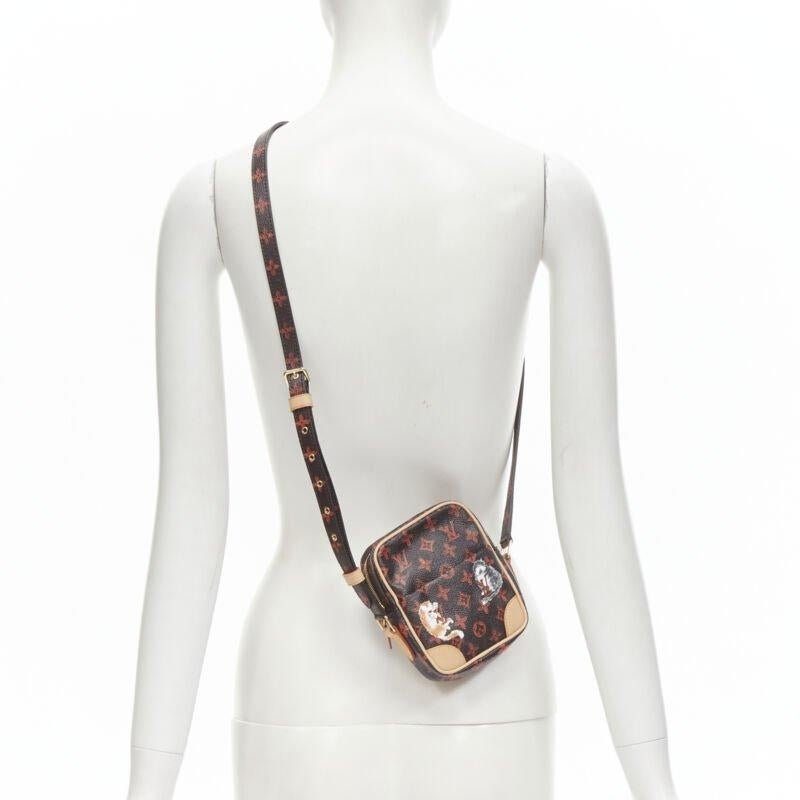 rare LOUIS VUITTON 2018 Runway Catogram Paname PM monogram crossbody camera bag
Reference: ANWU/A00060
Brand: Louis Vuitton
Designer: Nicolas Ghesquiere
Model: Paname PM
Collection: Catogram Grace Coddington Cruise 2019 - Runway
Material: