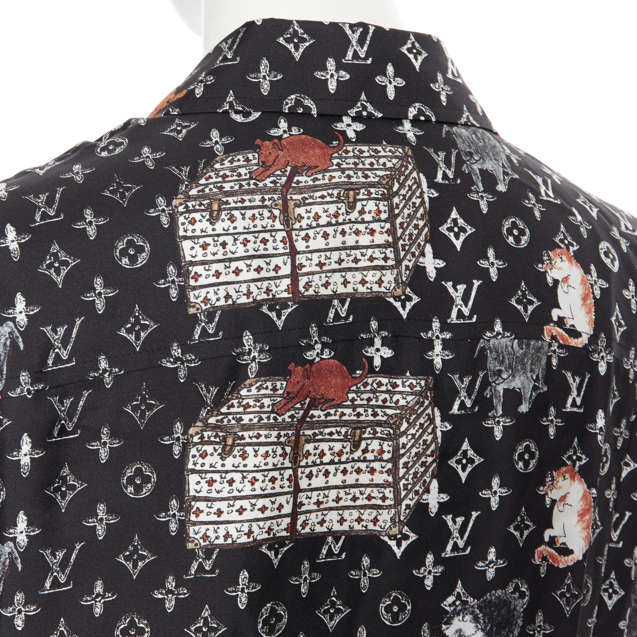 rare LOUIS VUITTON 2019 Grace Coddington Catagram monogram silk shirt dress S 
Reference: JHVC/A00007 
Brand: Louis Vuitton 
Designer: Grace Coddington 
Collection: 2019 Runway 
Material: Silk 
Color: Black 
Pattern: Other 
Closure: Button 
Extra